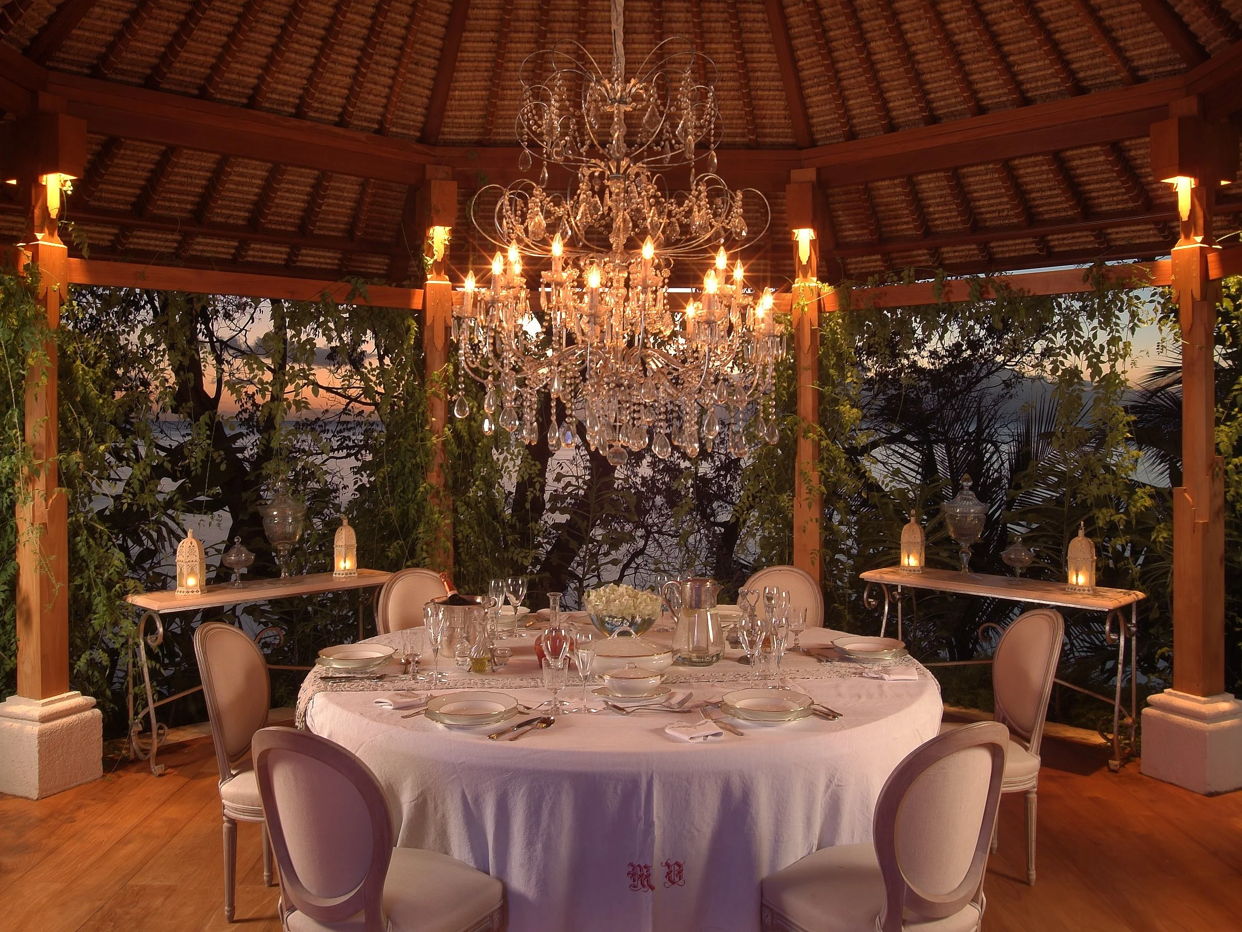  FORMAL DINE ON OCEAN .jpg