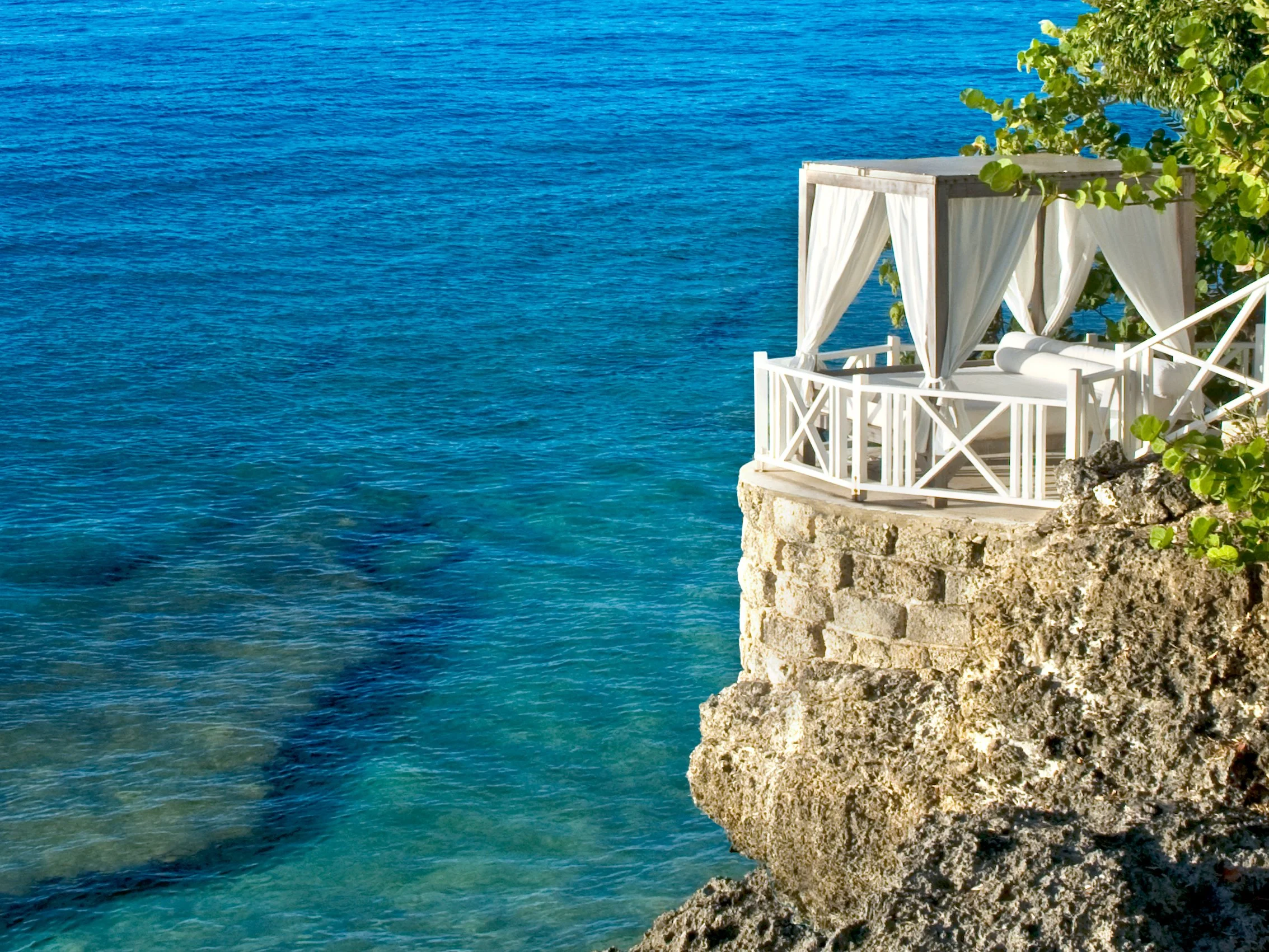 COVE SPRING DAY BED ON CLIFF .jpg