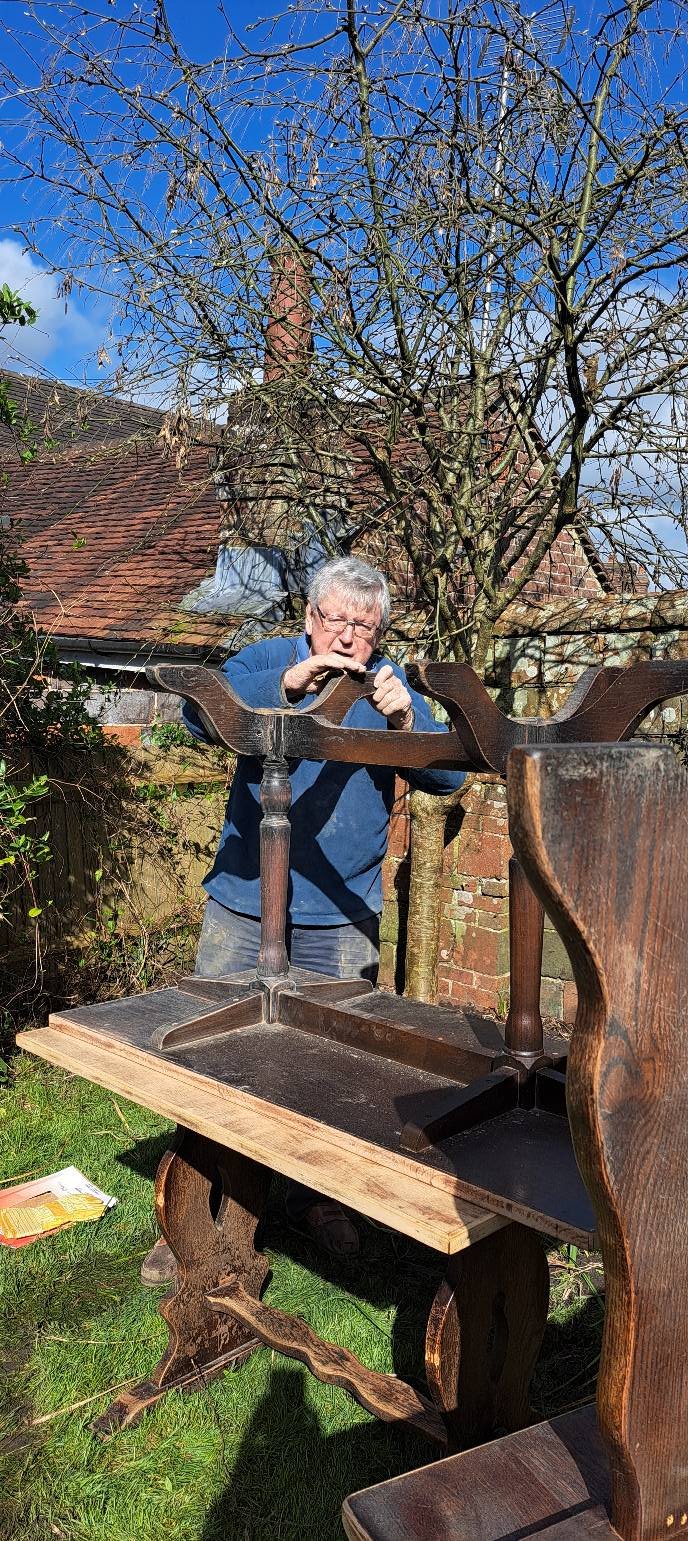 Sanding tables to paint and varnish