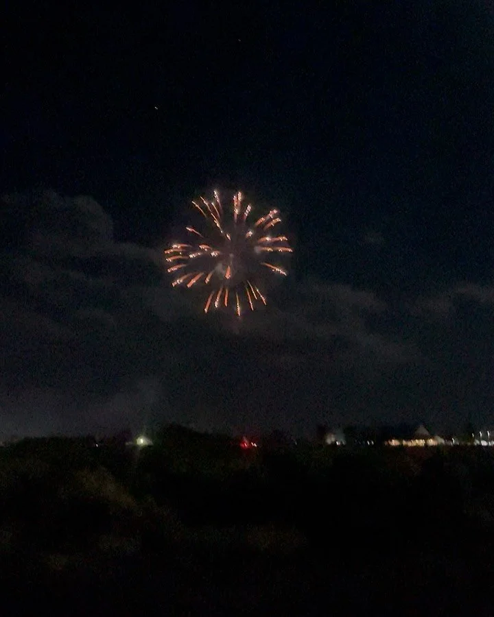 We had the best time at the 4th of July parade blinging up the whole block, from besties to pups πΎππ₯ The fireworks weren’t the only thing sparking last night! π₯ Catch the vibes, the glam, and the glow-up all in one πβ€οΈπ€π
#SneakyLinkFir