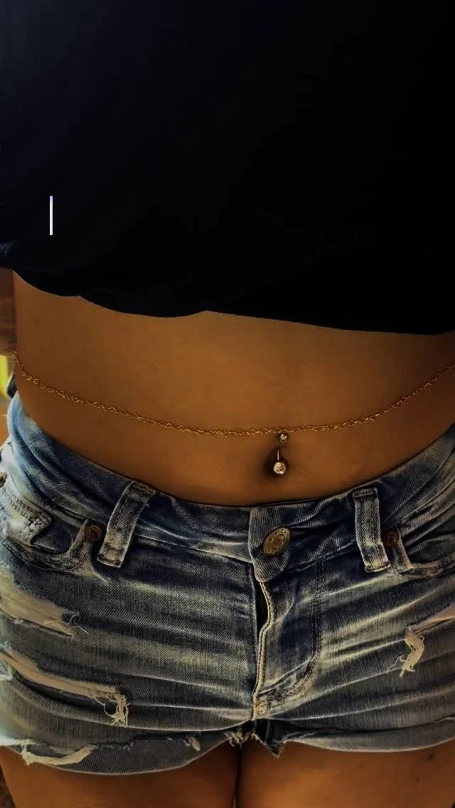 Warning: getting a belly chain may cause extreme confidence ππ₯
model @youluv_melina π
#explorepage #permanentjewelry #bellychain #sneakylink #loveisland #reelsviral #permanentjewelryexperience #14kgoldfilled