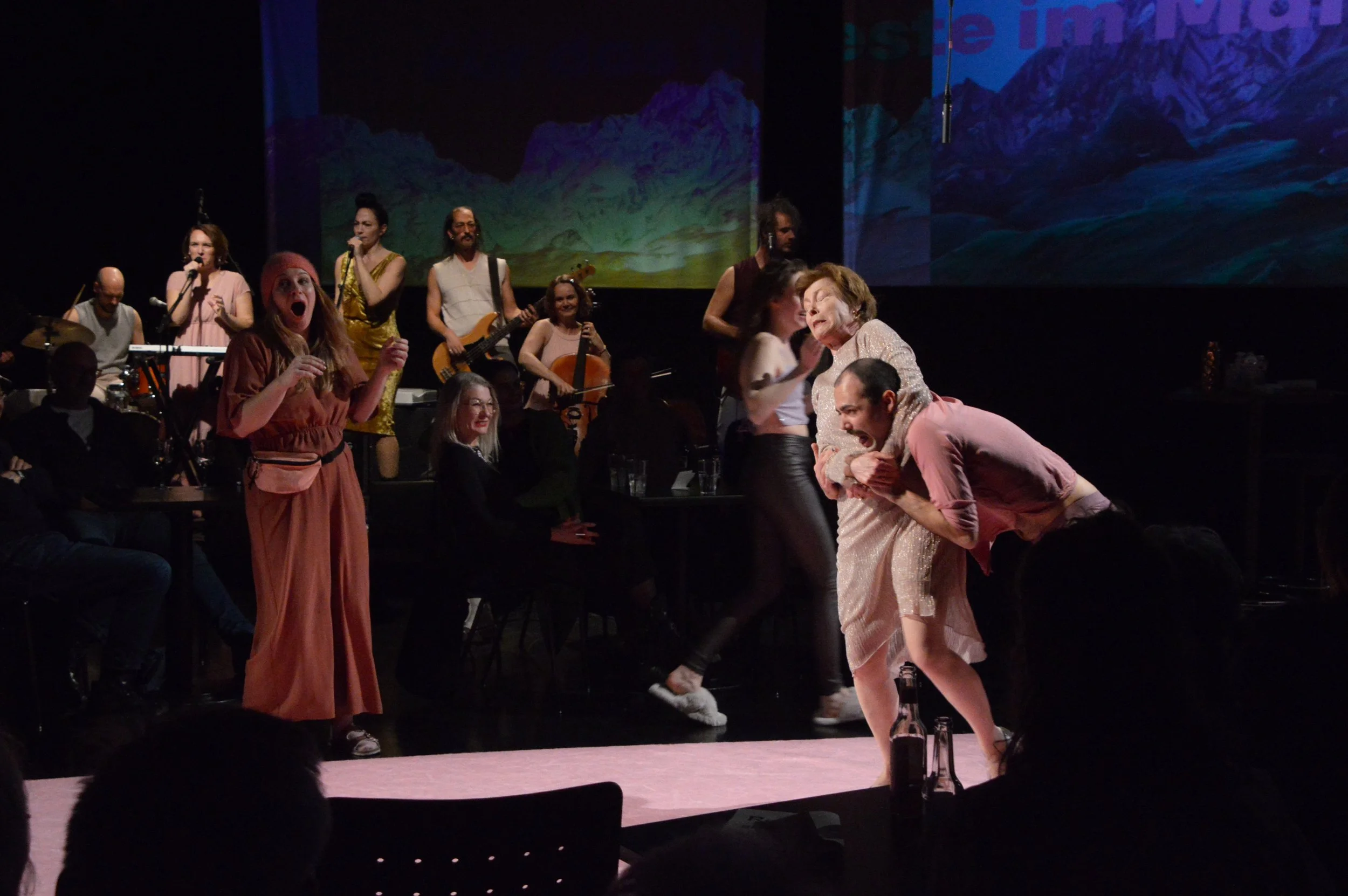 Alles Normal. Uraufführung (c) Gerhard Breitwieser (8).JPG