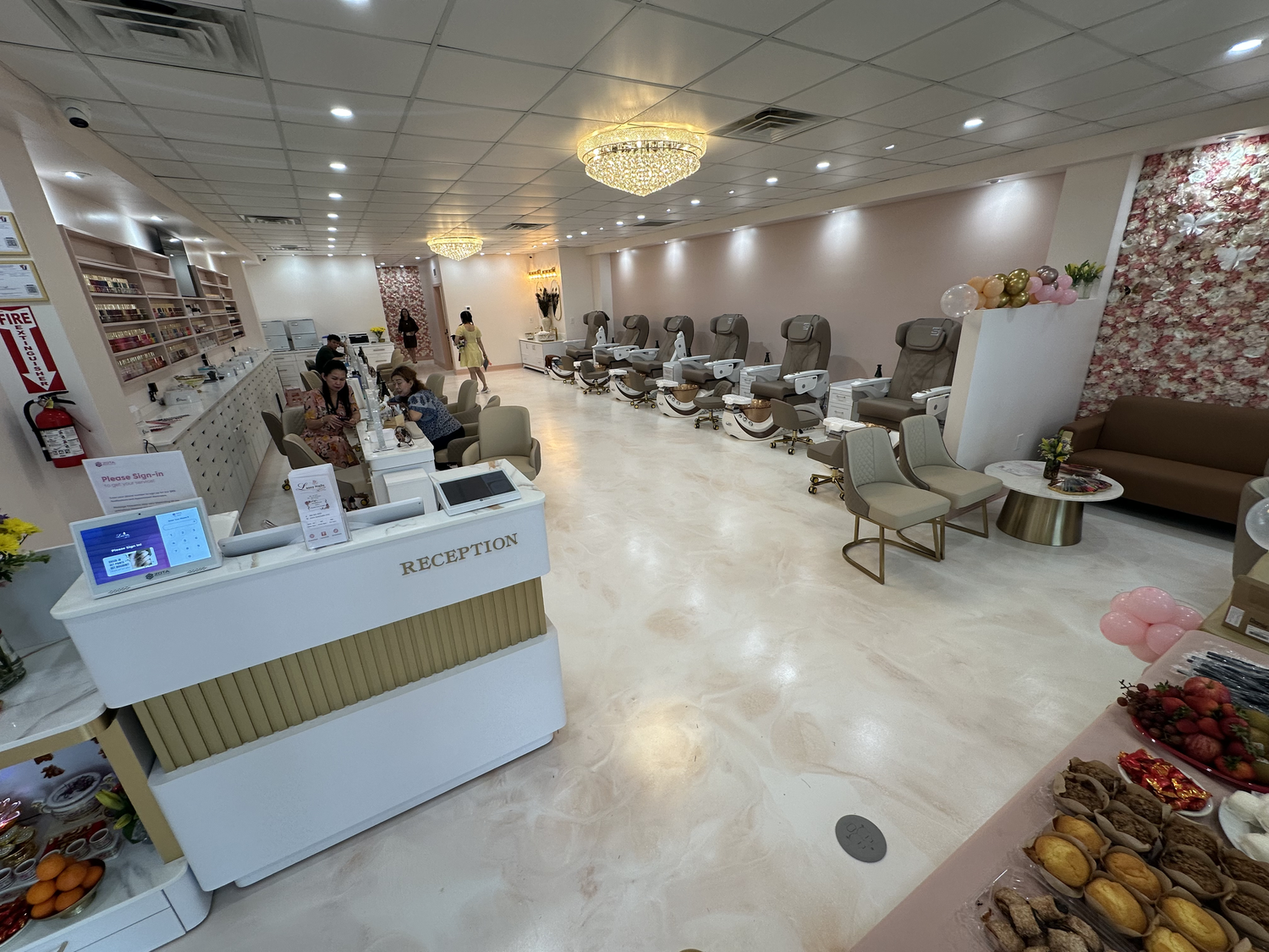 Seamless epoxy floor in a commercial salon interior