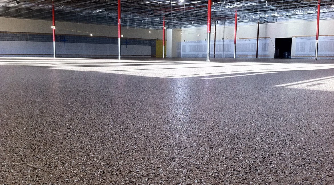 Heavy-duty quartz broadcast floor in an industrial facility