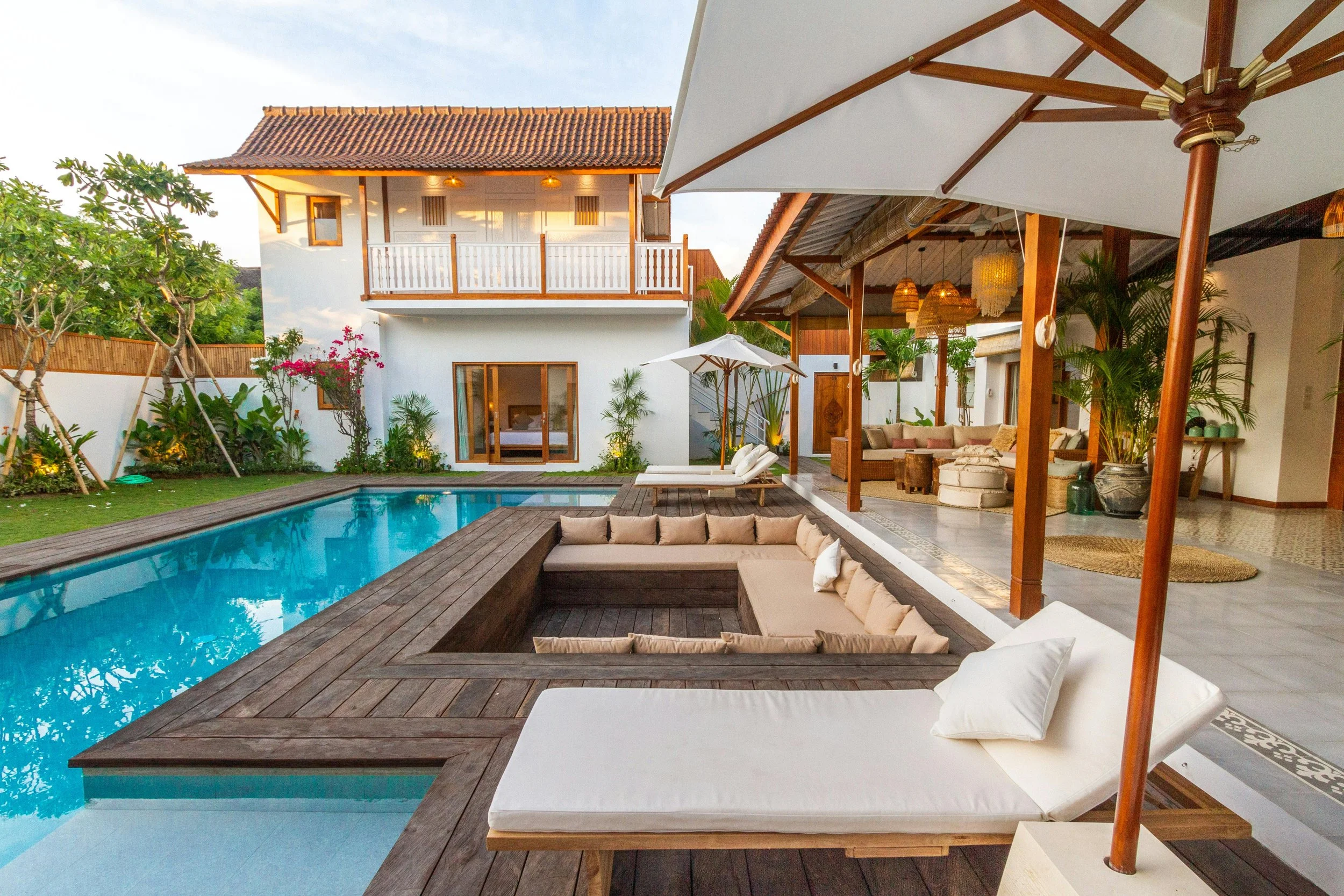 backyard with swimming pool, pool construction warranty fl