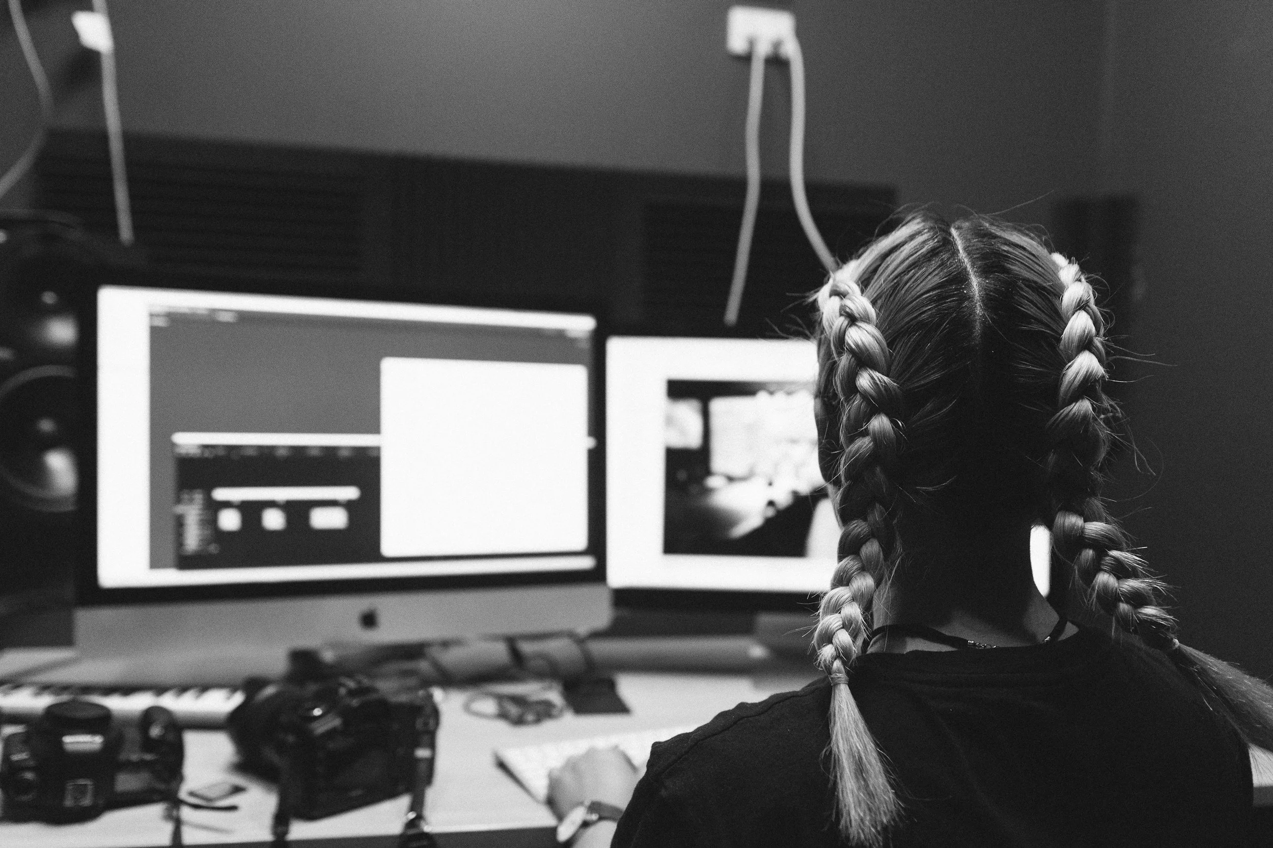 An Investigation into Self-Generated Child Sexual Abuse Material Networks on Social Media