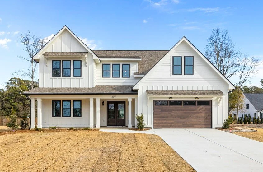 Step inside our recently sold spec! Filled with modern luxury, coastal flair, and timeless interiors, this beauty welcomes its new owners home on the Crystal Coast. ✨