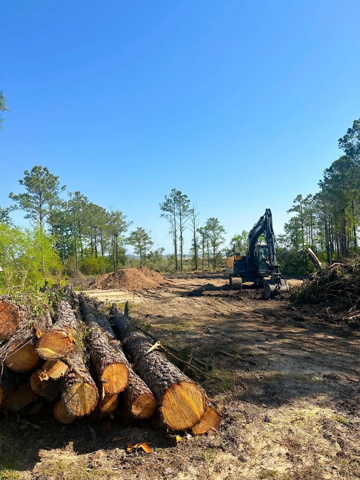 Clearing and grading is underway at this marsh front custom. This one&rsquo;s gonna be fun! Excited to work with these great homeowners on their classic southern home.