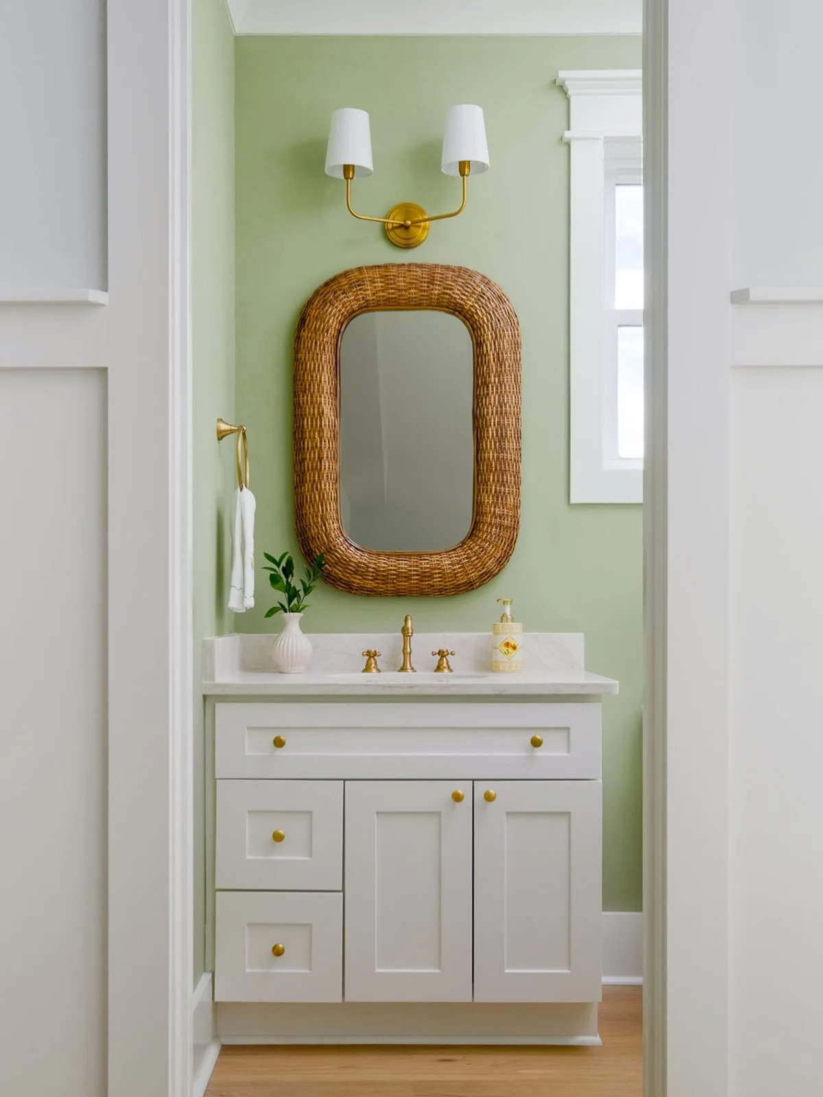 picture perfect powder room 🌿💚