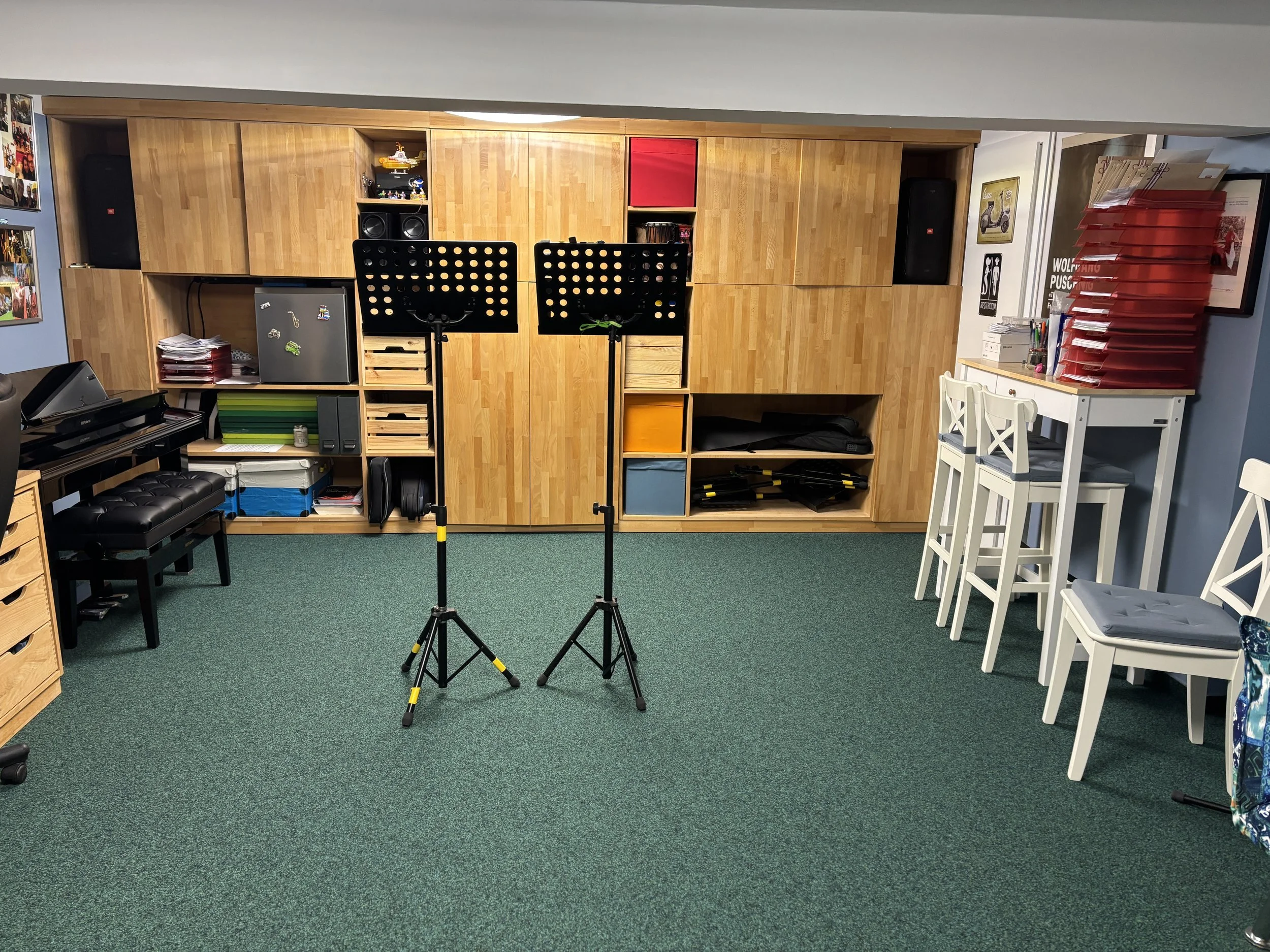 Musikraum mit Musikinstrumenten