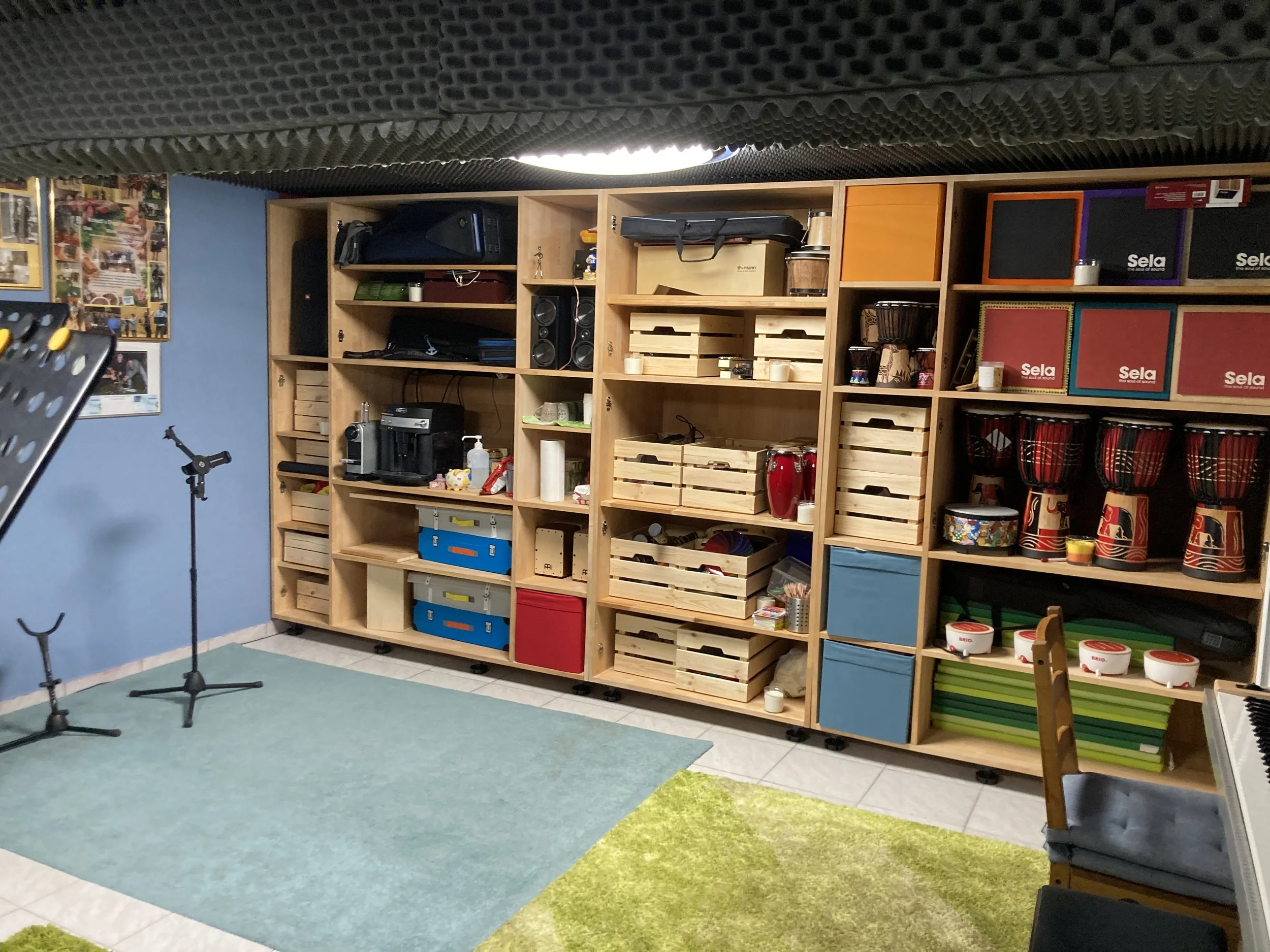 Musikinstrumente im Musikraum