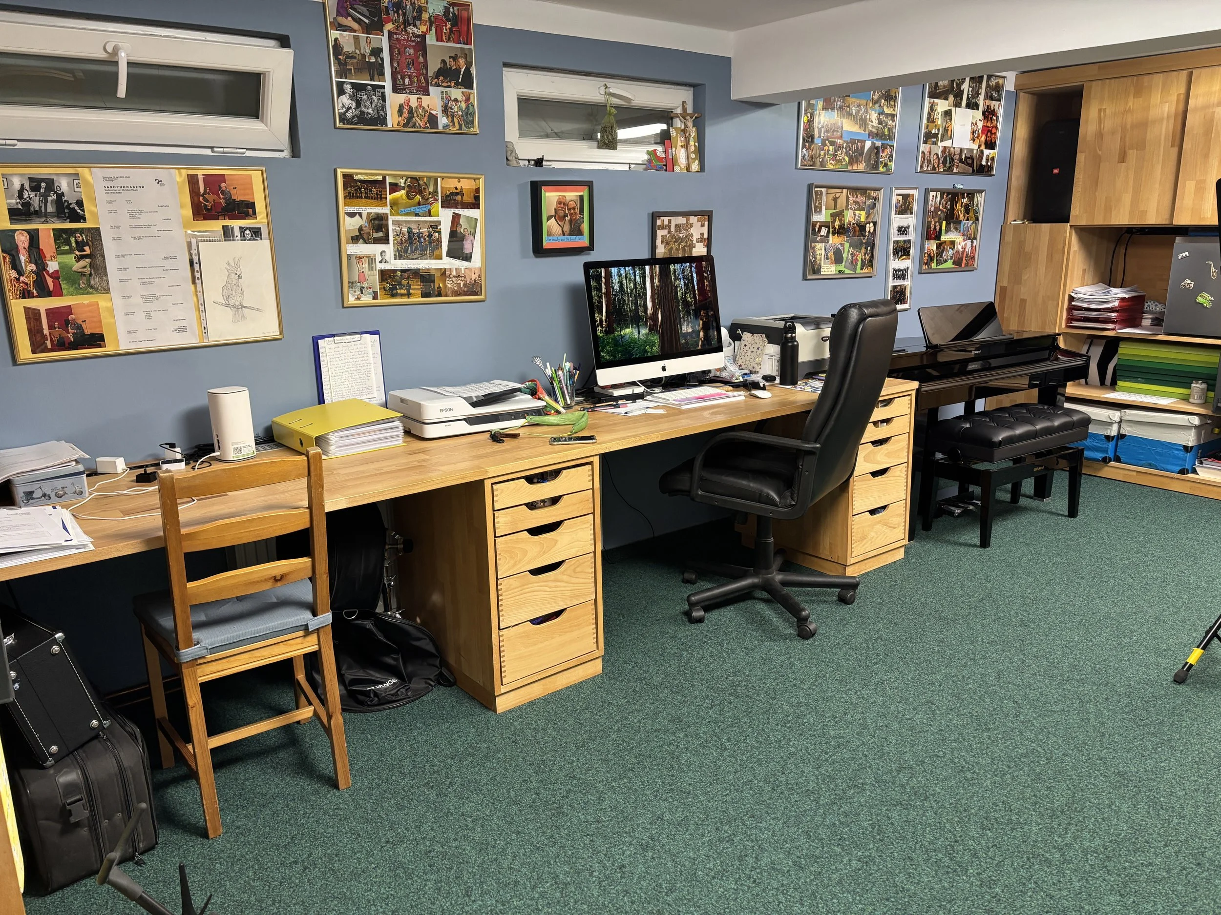 Musikraum mir professionellem Digitalflügel.