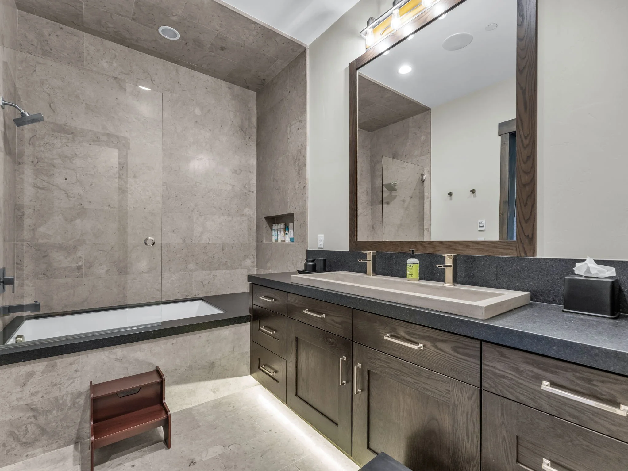 31-web-or-mls-1575-w-old-ranch-rd.jpg