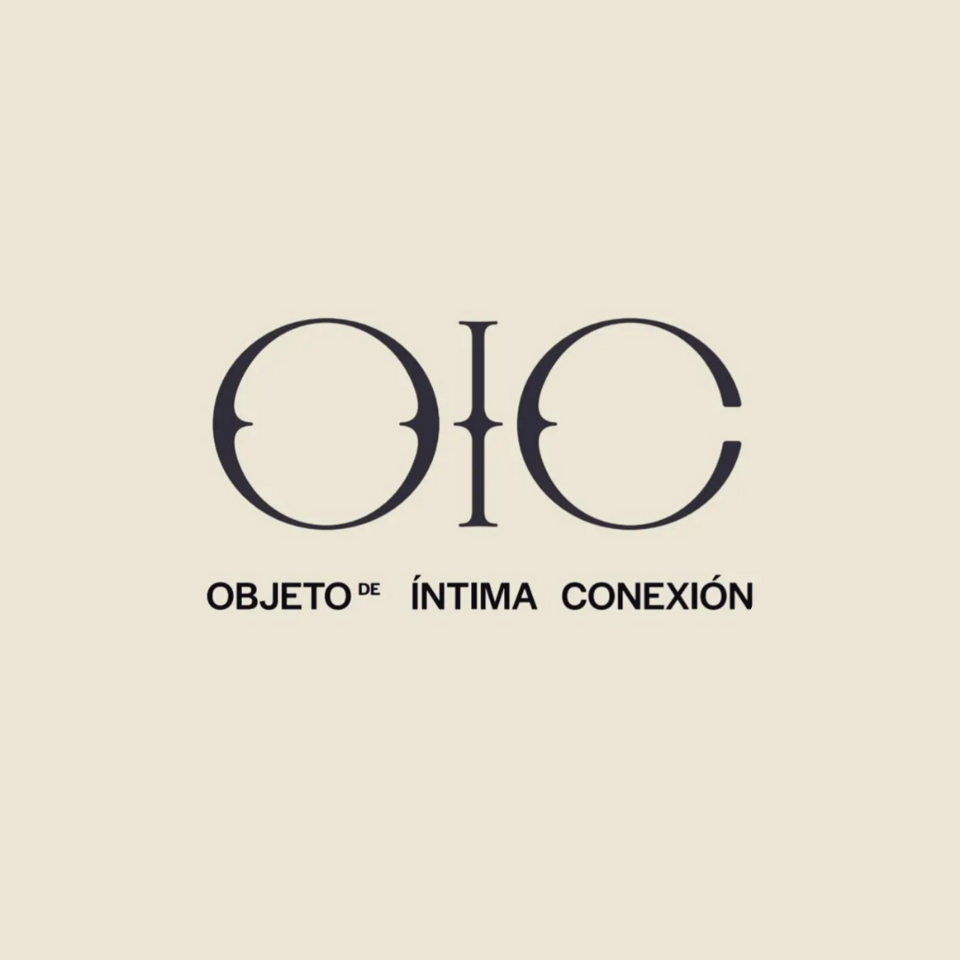 Logotipo con las letras OIC y la frase objetos de íntima conexión