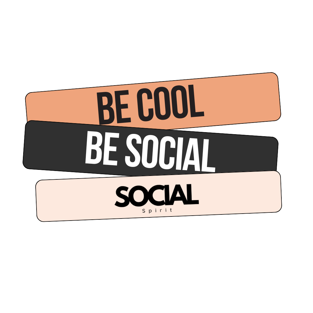 Tres bandas con mensajes: "BE COOL" en color negro en banda color melocotón, "BE SOCIAL" en color blanco en banda negra, y "SOCIAL" en negro en banda beige con la palabra "Spirit" debajo.