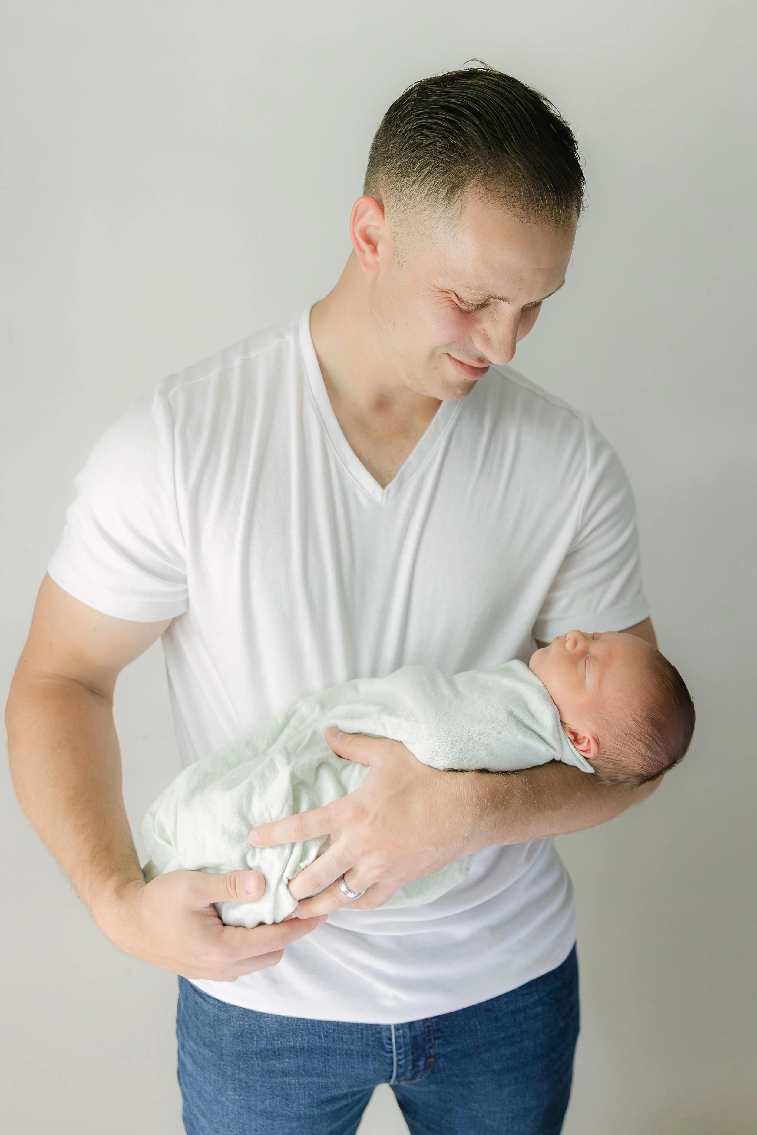 WhatCheerPhoto-Johnston-RI-Lifestyle-Newborn-Photography-Pistacchio-Family-2025-123.jpg