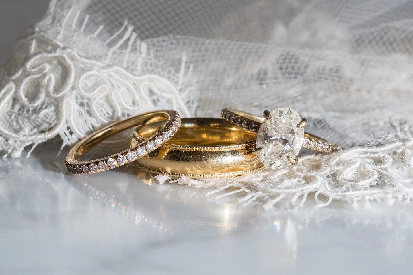 A little bling to start the day 💍✨ #weddingphotography #engaged #weddingdetails #newportwedding