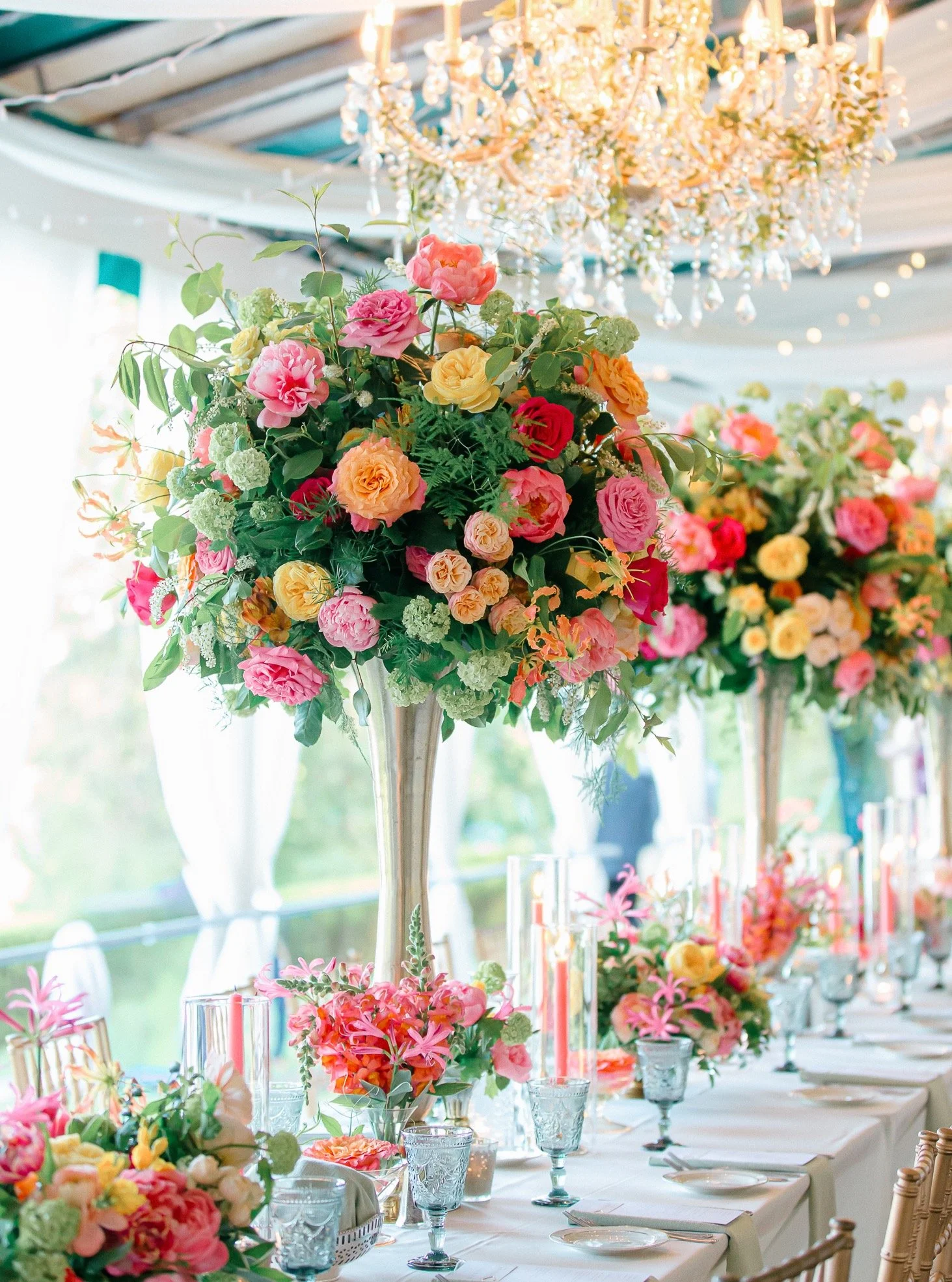 Some colorful head table inspo at Glen Manor House for your feeds on this dreary day. Fig &amp; Squill killing the florals as always.