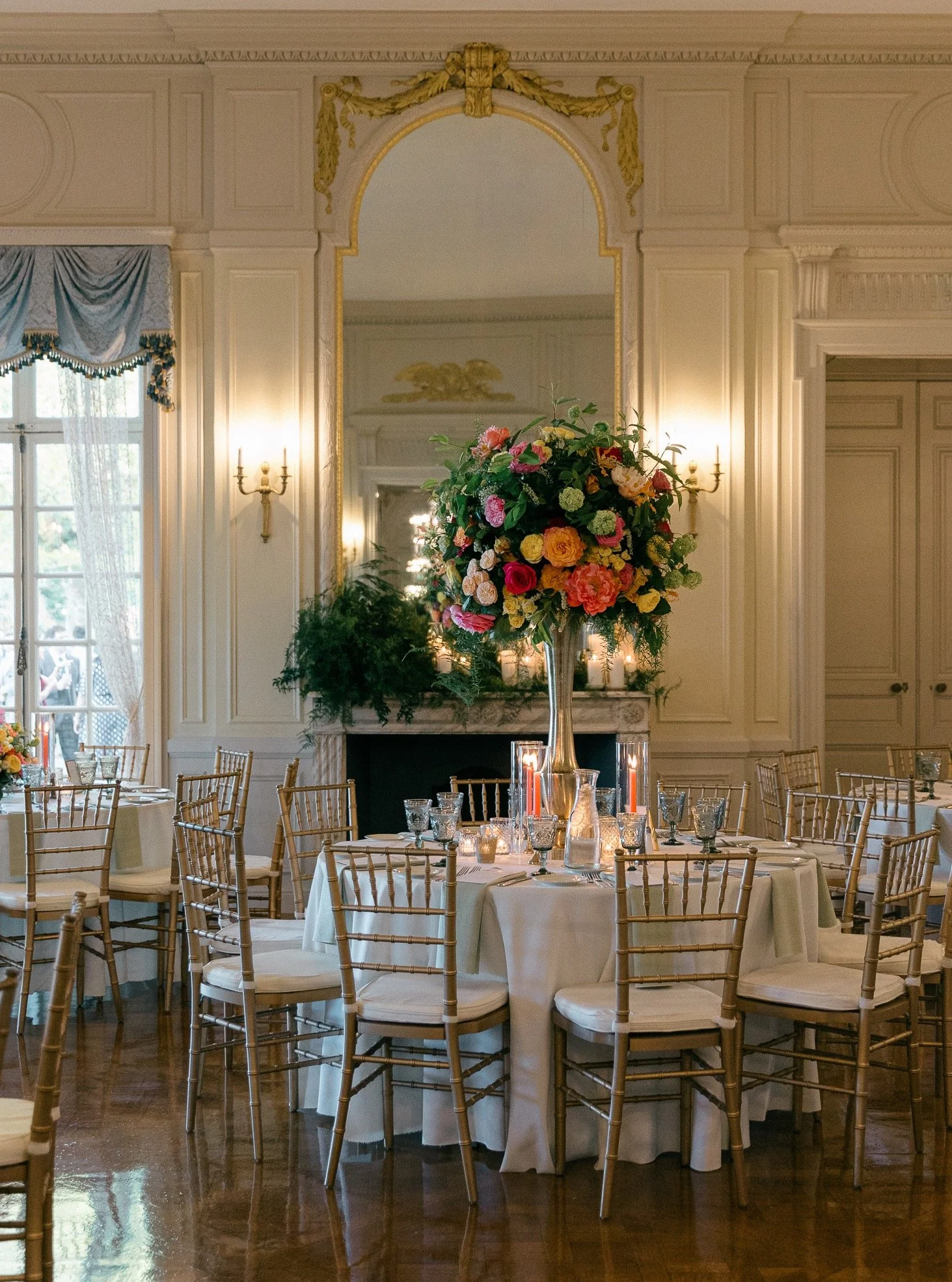 A candlelit dinner tucked away in the romance of Glen Manor House. A little French ch&acirc;teau magic in Rhode Island.

VENUE: @glenmanorhouse
 FLORALS: @figandsquill 
RENTALS: @pranzitentsandevents

Glen Manor House wedding, Rhode Island wedding ph
