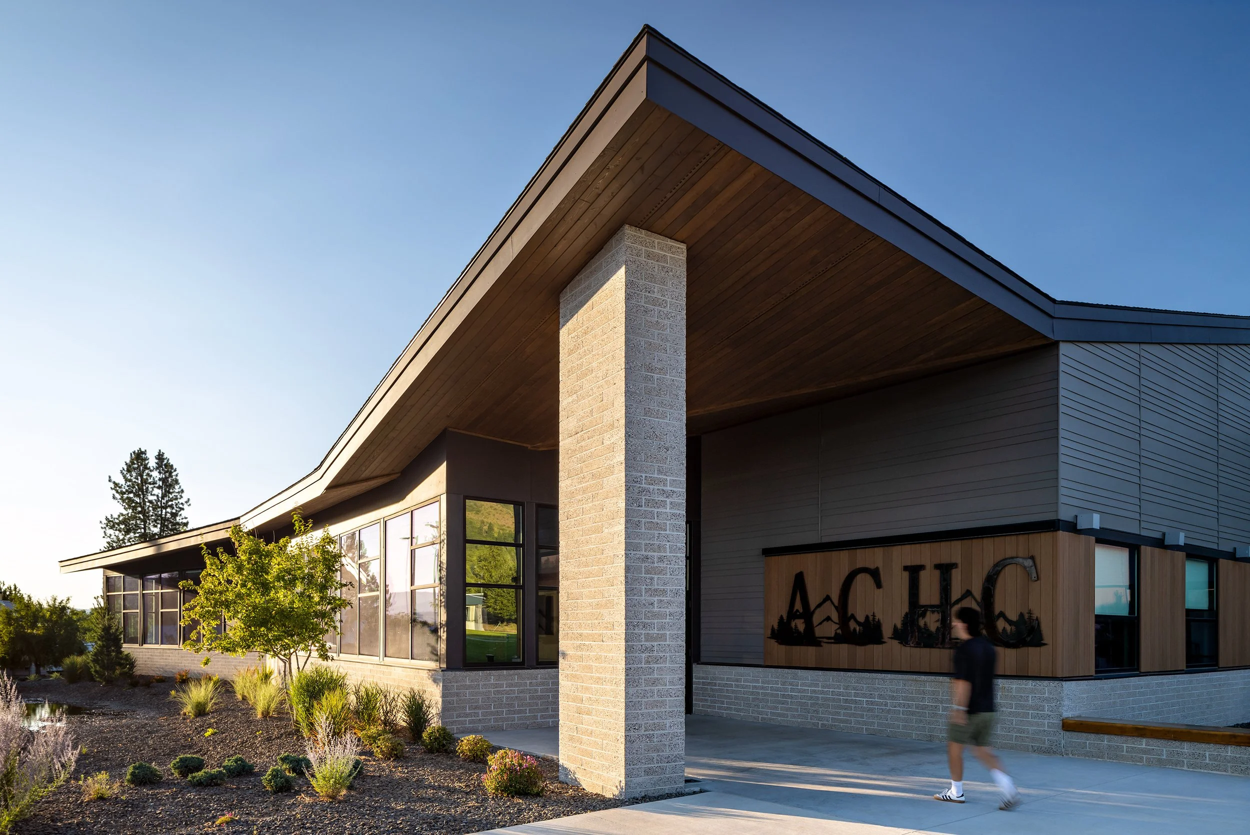 7.11.2025-ALSC-Adams-County-Health-Golden-Hour-Entrance-Perspective-Medium.jpg