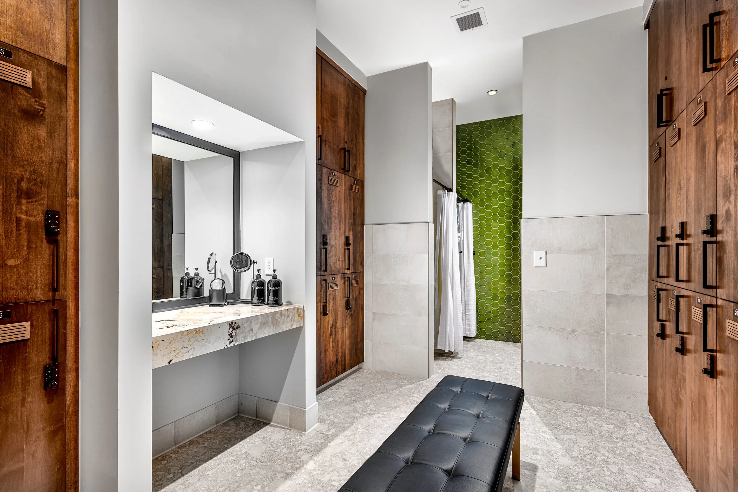 30_Trilogy Valor_Bathroom and lockers_.jpg