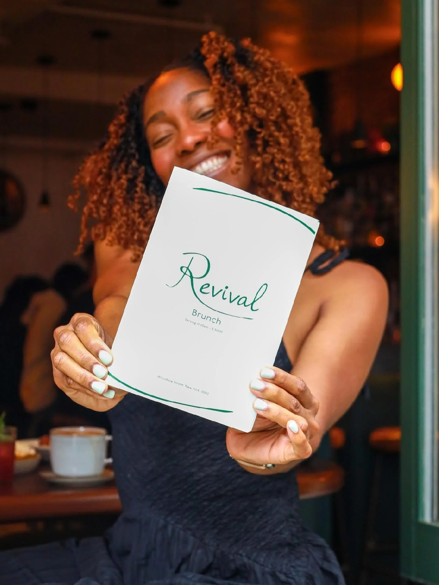 SUNDAY VIBRATIONS start now! $7 Brunch cocktails till 3:30, $9 spritzes 3:30 till close! 
📸 @lifebysydelle