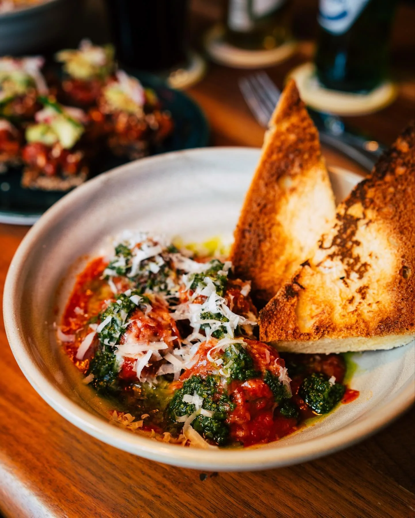 Meet us here for weekday lunch and happy hour till 7?! 🤞🏼