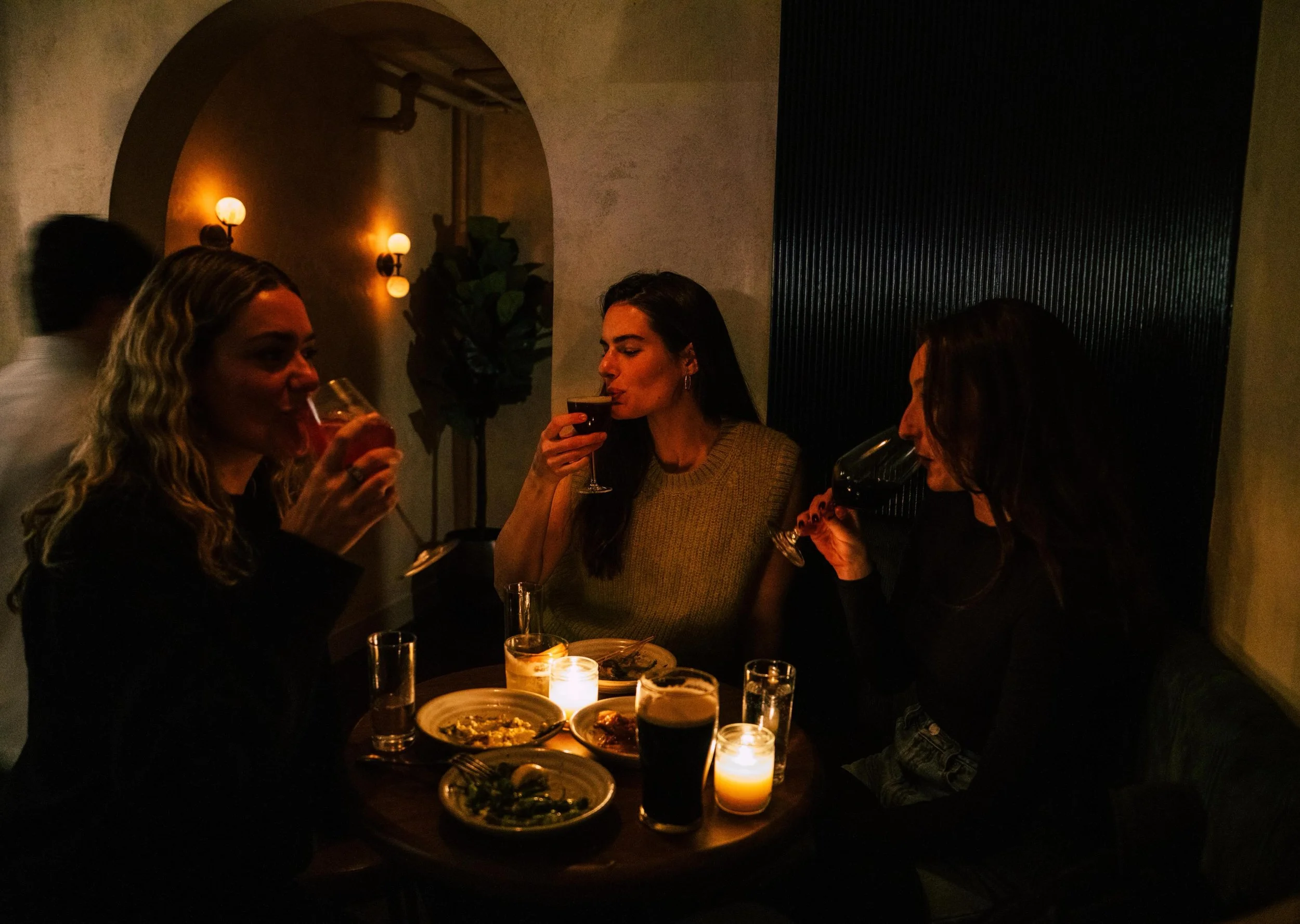 You made it half way thru the week, we&rsquo;ll sip to that! 👏🏼

✨Wednesday Specials✨(till 10pm)
Apples to Apples &bull; 9
Wines by the Glass &bull; 9
Hummus &bull; 9
