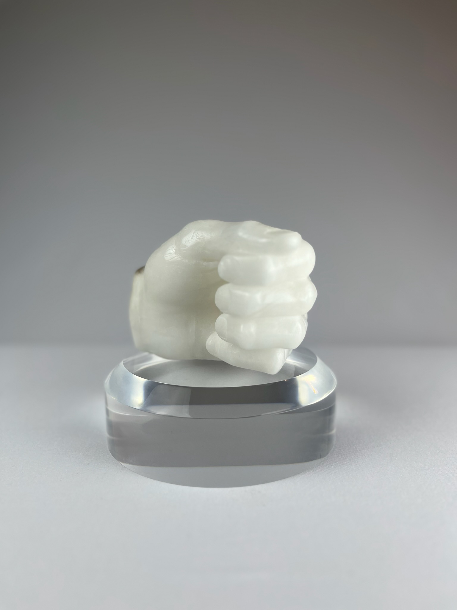 Presa Sciolta No. 1, 2022, alabaster – 13 x 9 x 10 cm/ 5 x 3.5 x 4 in.