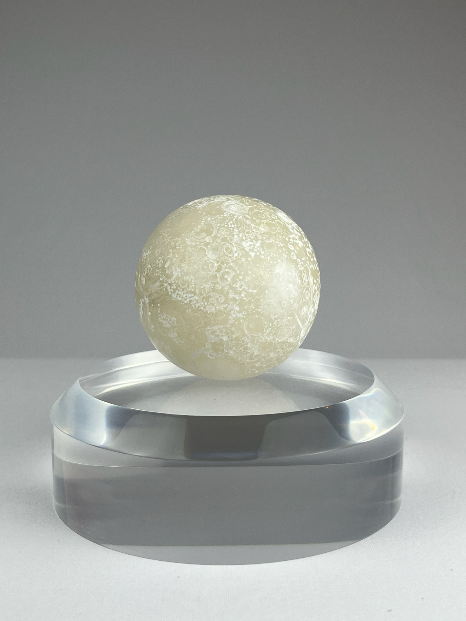 Lunita, 2023, alabaster – 8.25 x 8.25 x 8.25 cm/ 3.25 x 3.25 x 3.25 in.