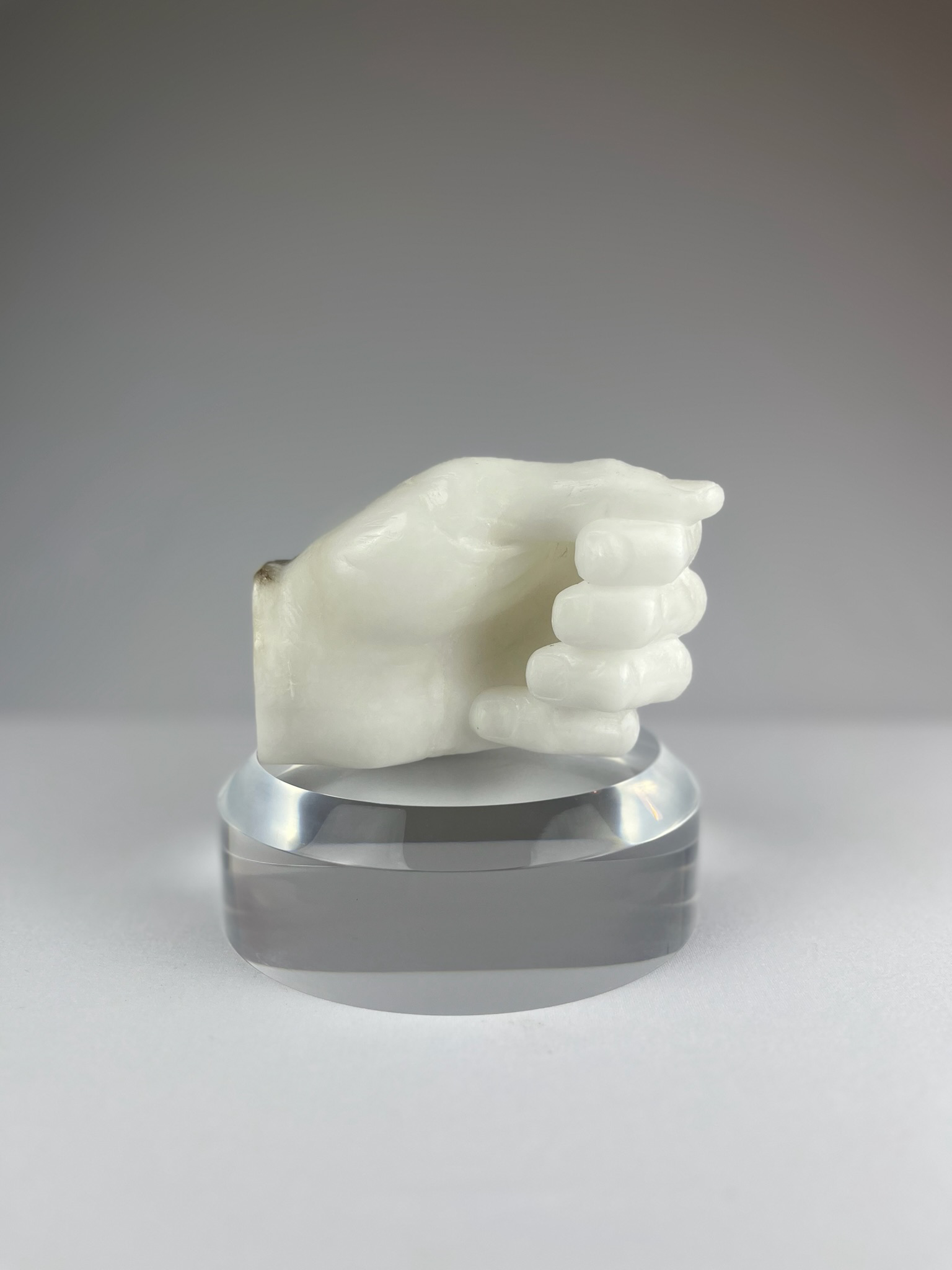 Presa Sciolta No. 1, 2022, alabaster – 13 x 9 x 10 cm/ 5 x 3.5 x 4 in.