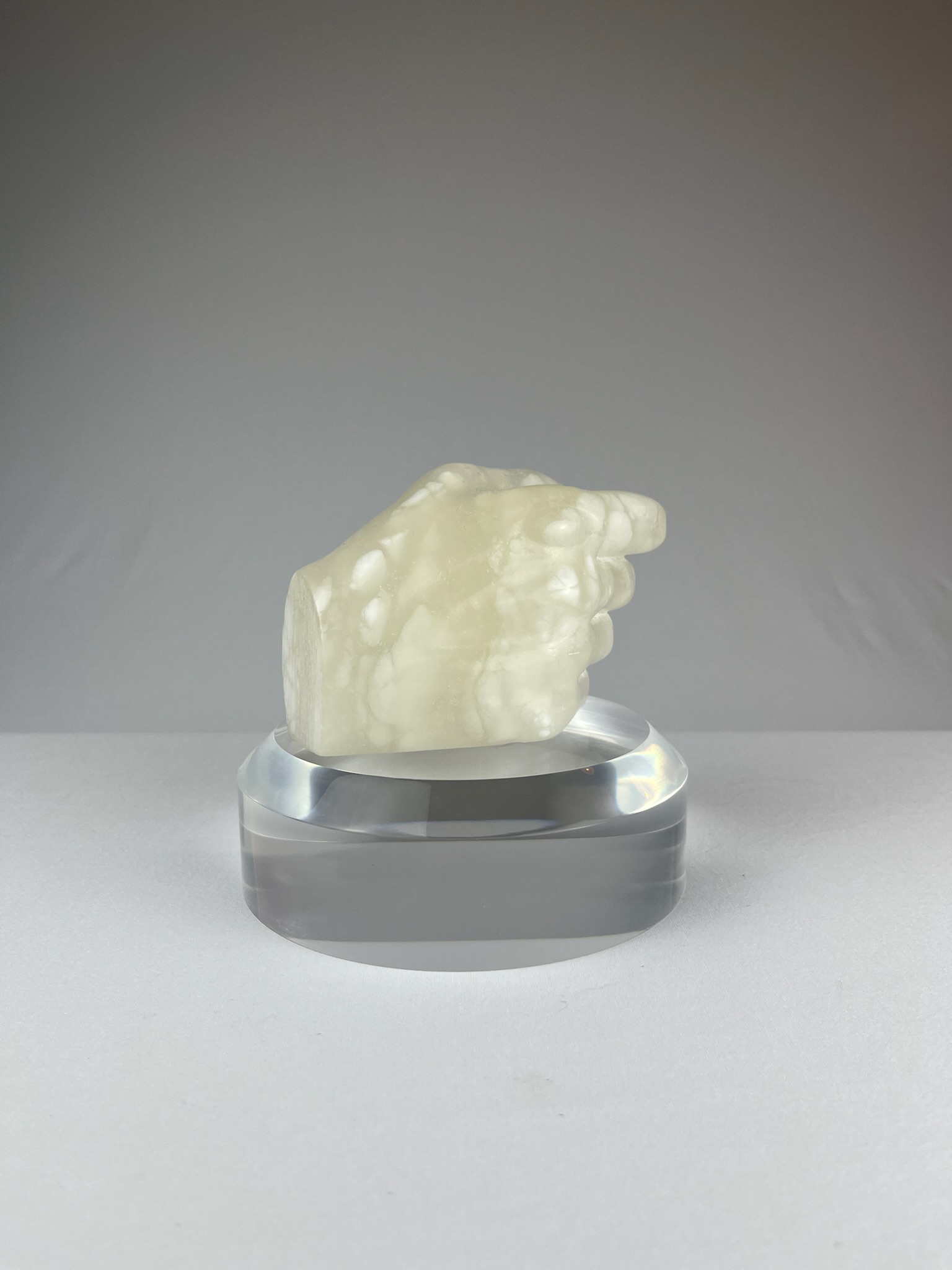Bella Mano Destra No. 1, 2024, alabaster – 13 x 9 x 10 cm/ 5 x 3.5 x 4 in.