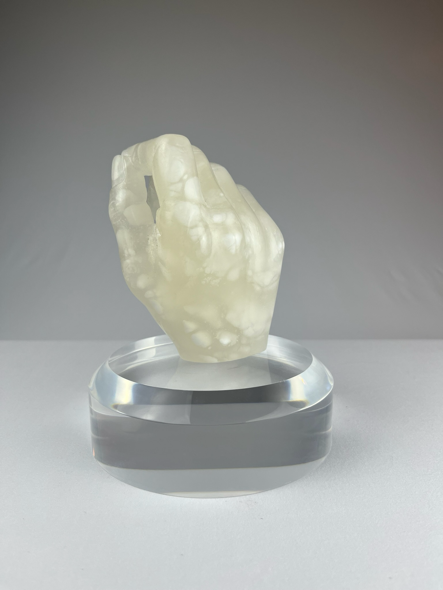 Bella Mano Destra No. 1, 2024, alabaster – 13 x 9 x 10 cm/ 5 x 3.5 x 4 in.