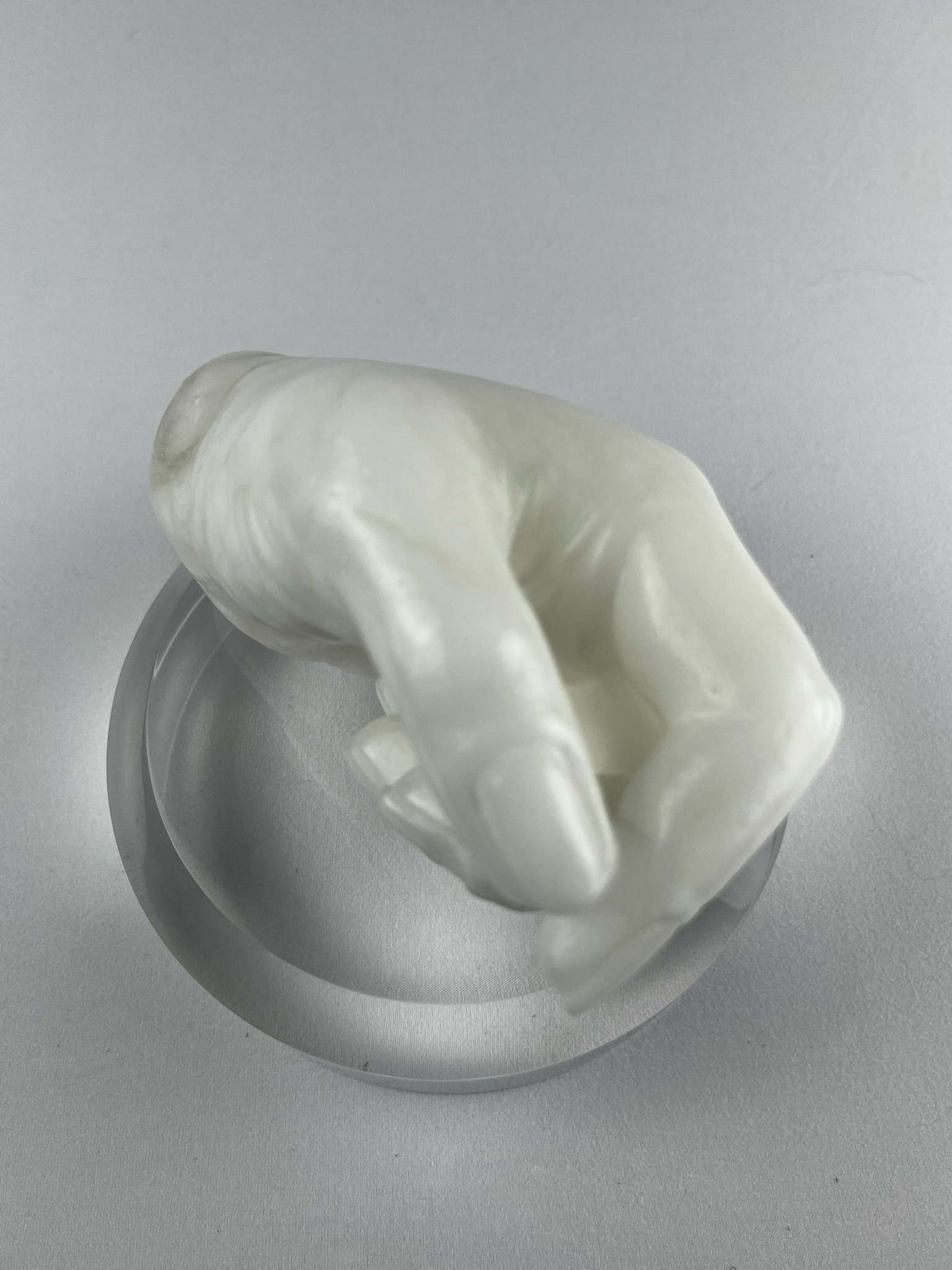 Bella Mano Sinistra No.1, 2023, alabaster – 13 x 9 x 10 cm/ 5 x 3.5 x 4 in.
