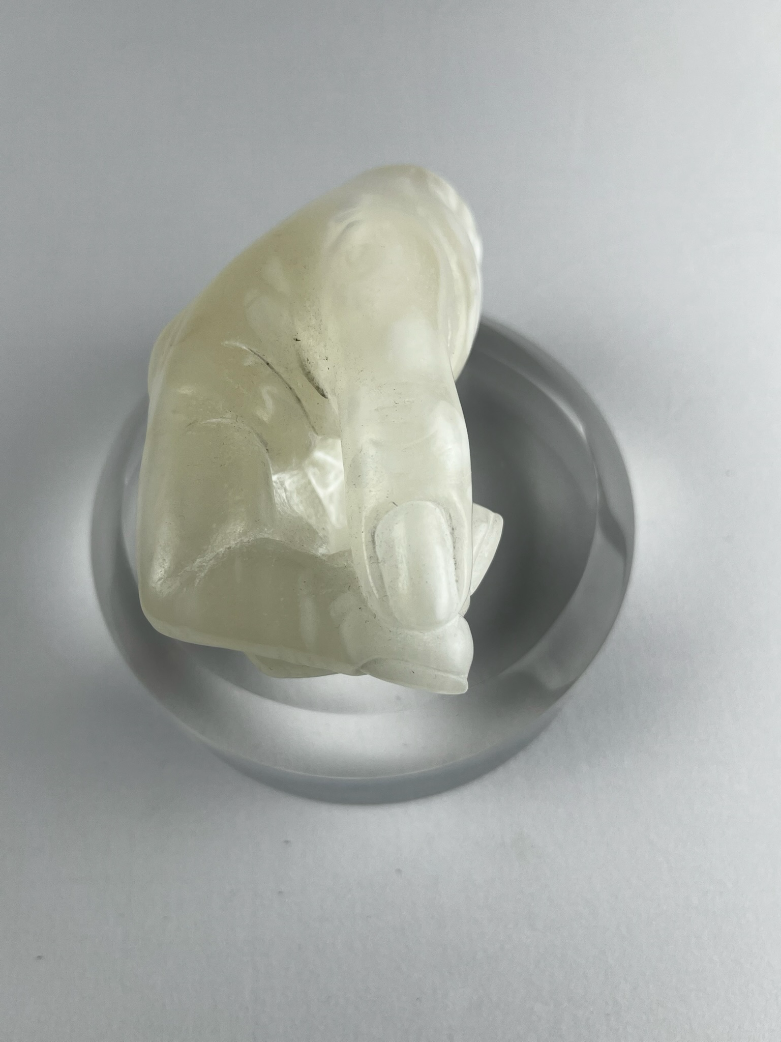 Bella Mano Destra No. 1, 2024, alabaster – 13 x 9 x 10 cm/ 5 x 3.5 x 4 in.