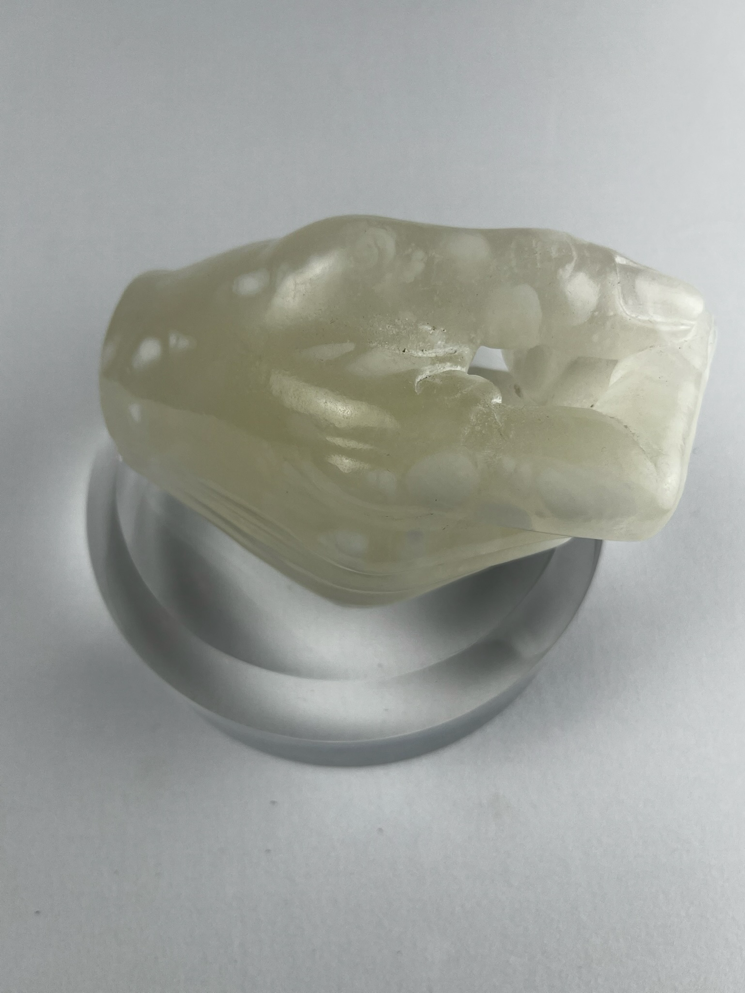Bella Mano Destra No. 1, 2024, alabaster – 13 x 9 x 10 cm/ 5 x 3.5 x 4 in.