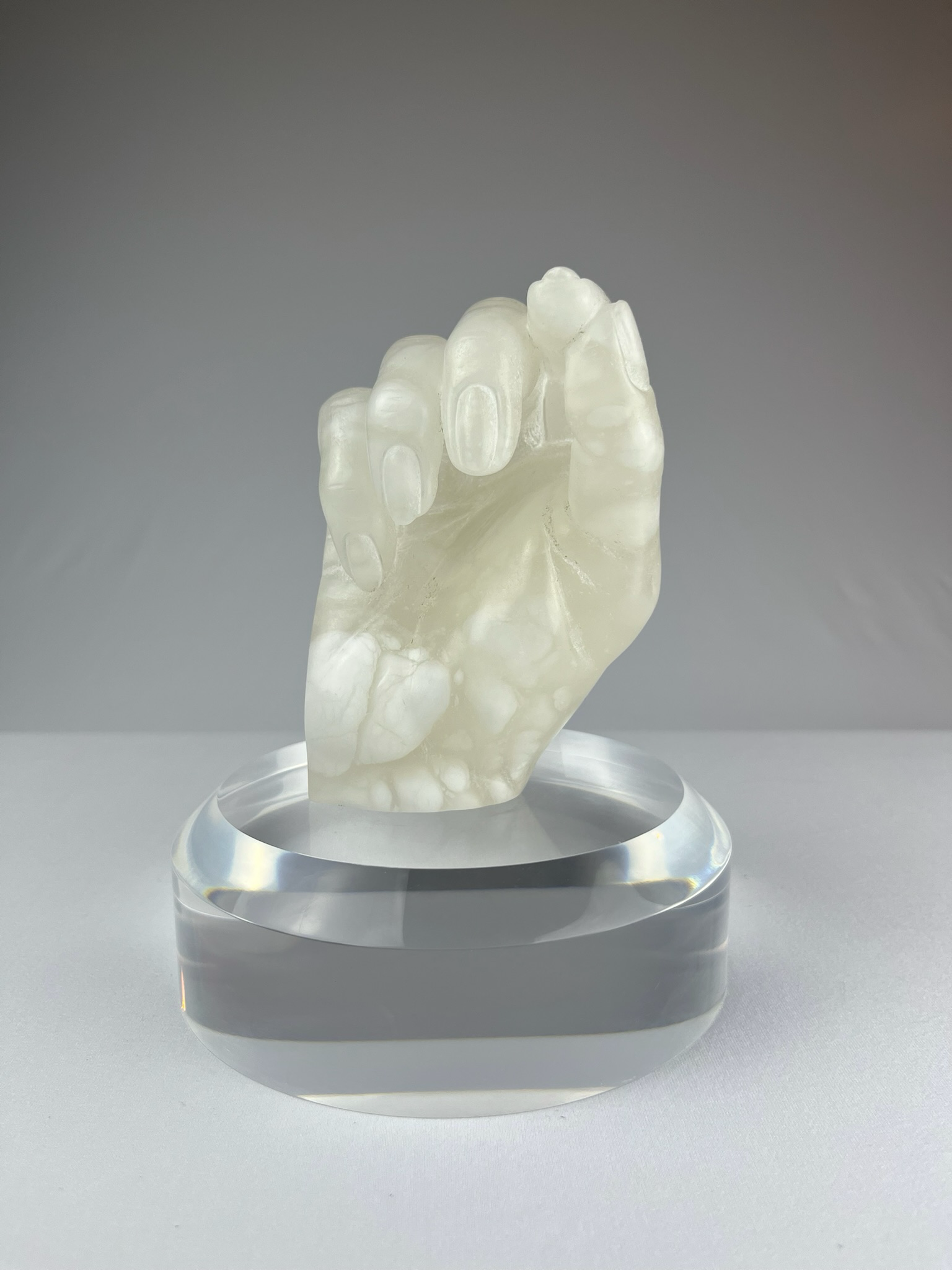 Bella Mano Destra No. 1, 2024, alabaster – 13 x 9 x 10 cm/ 5 x 3.5 x 4 in.