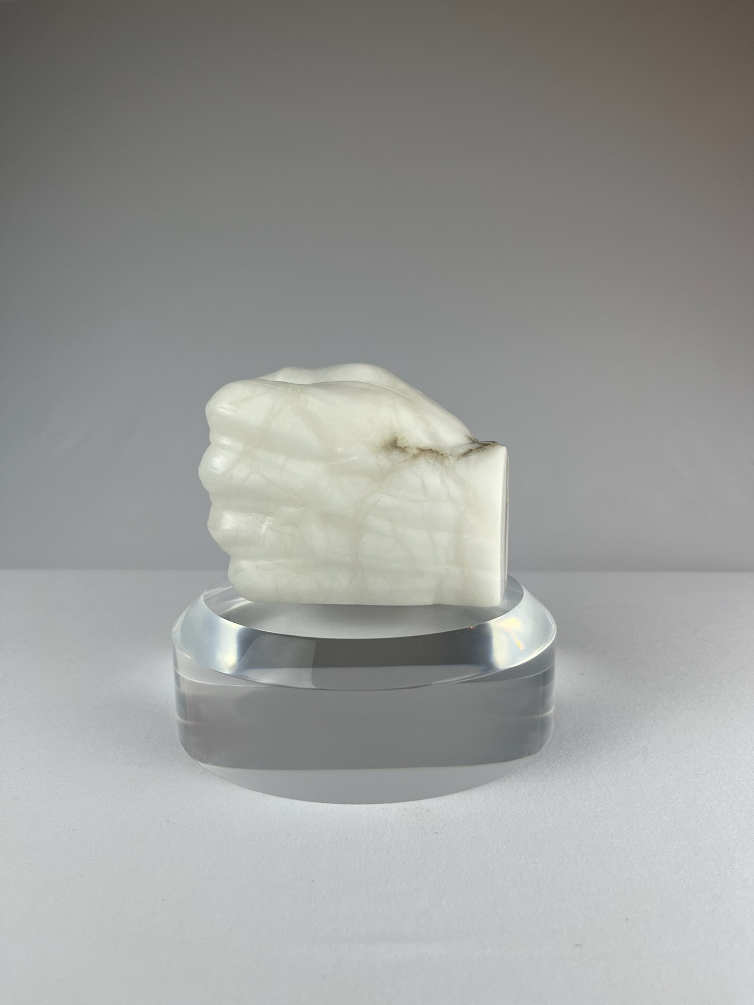 Presa Sciolta No. 1, 2022, alabaster – 13 x 9 x 10 cm/ 5 x 3.5 x 4 in.