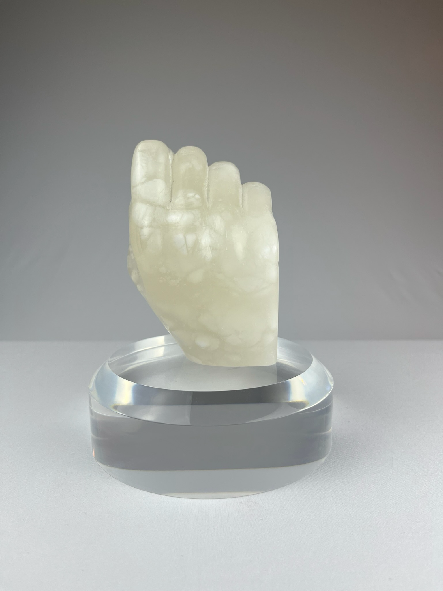 Bella Mano Destra No. 1, 2024, alabaster – 13 x 9 x 10 cm/ 5 x 3.5 x 4 in.