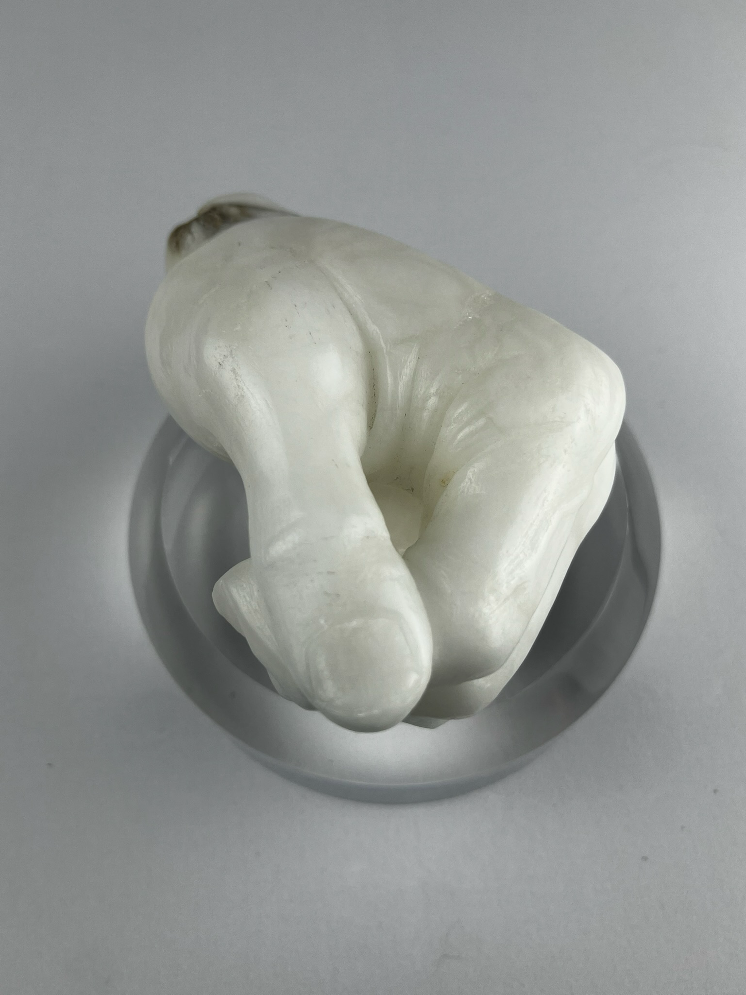 Presa Sciolta No. 1, 2022, alabaster – 13 x 9 x 10 cm/ 5 x 3.5 x 4 in.