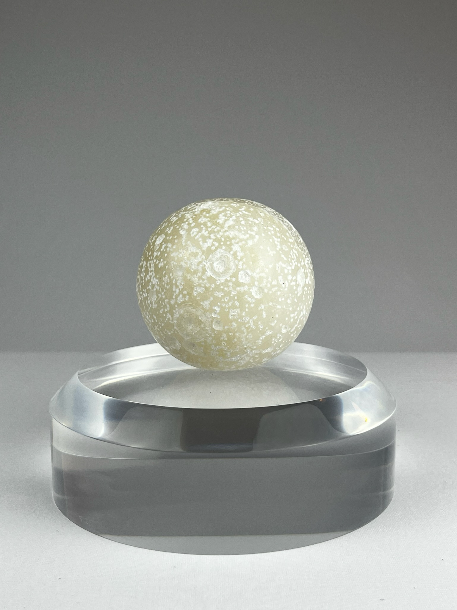 Lunita, 2023, alabaster – 8.25 x 8.25 x 8.25 cm/ 3.25 x 3.25 x 3.25 in.