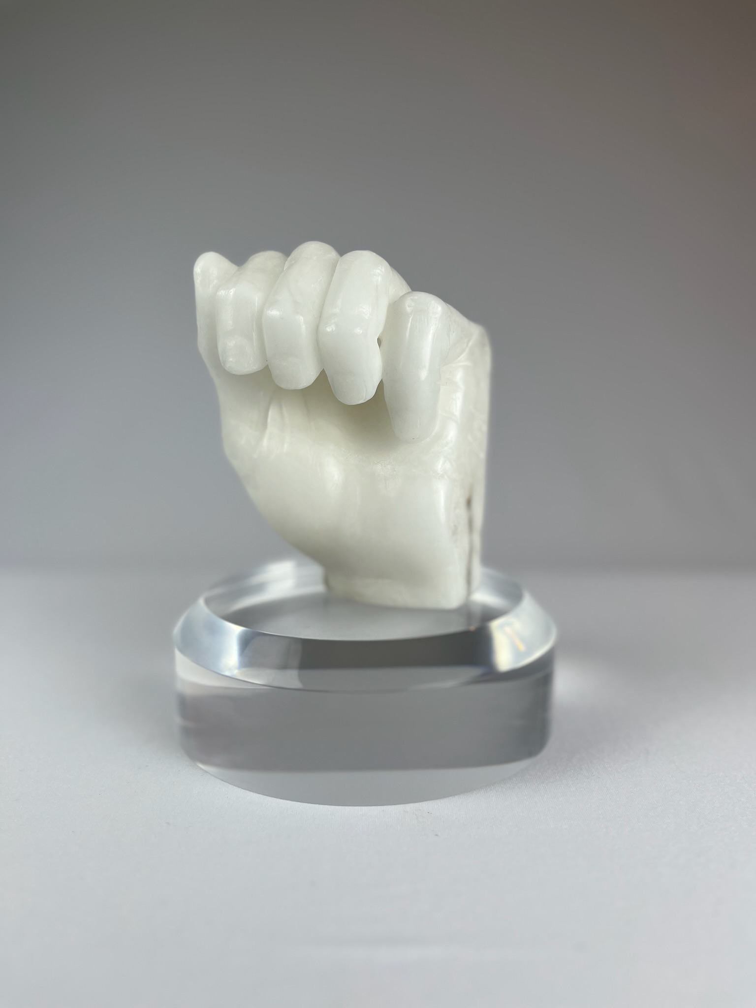 Presa Sciolta No. 1, 2022, alabaster – 13 x 9 x 10 cm/ 5 x 3.5 x 4 in.