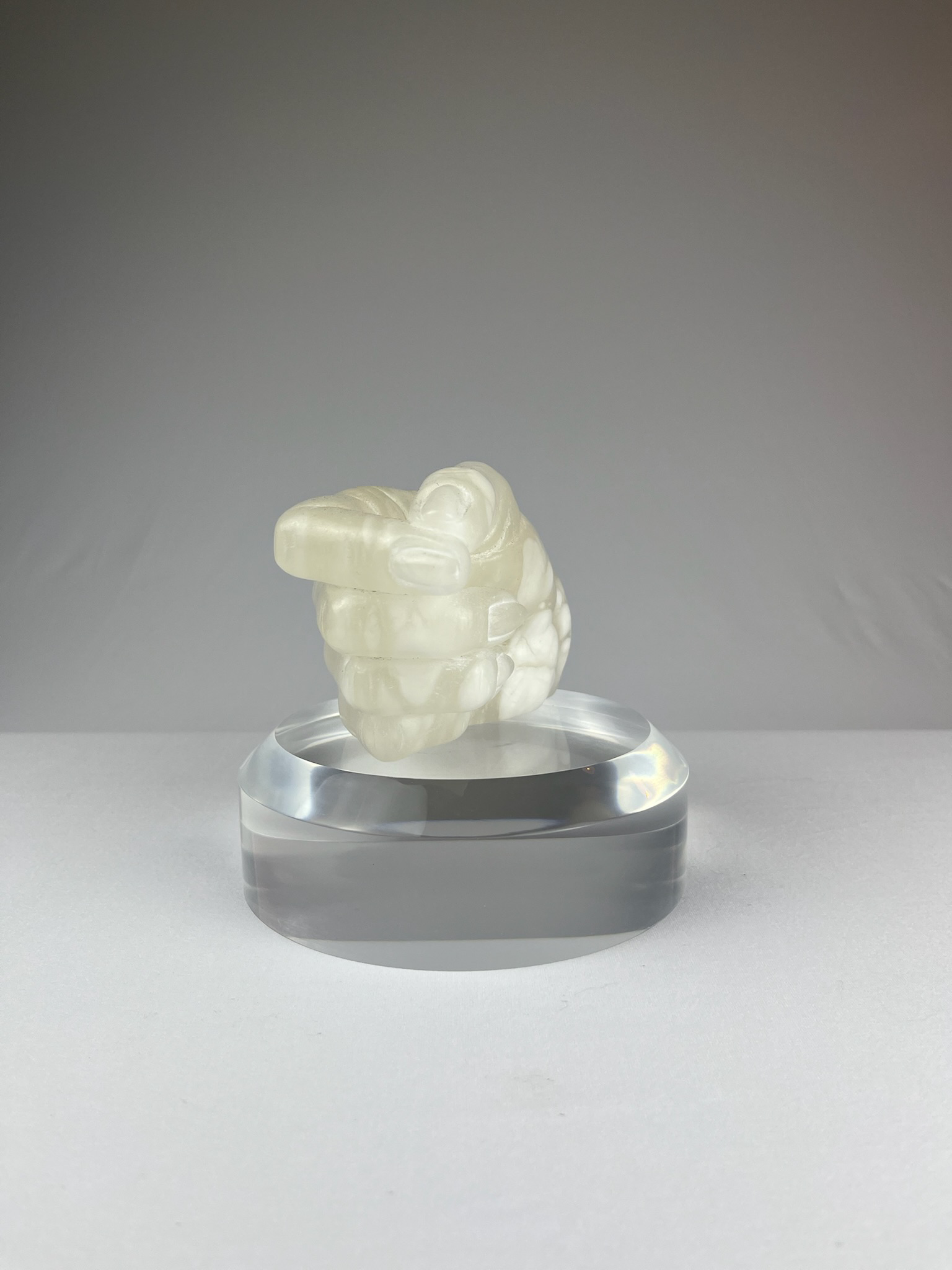 Bella Mano Destra No. 1, 2024, alabaster – 13 x 9 x 10 cm/ 5 x 3.5 x 4 in.