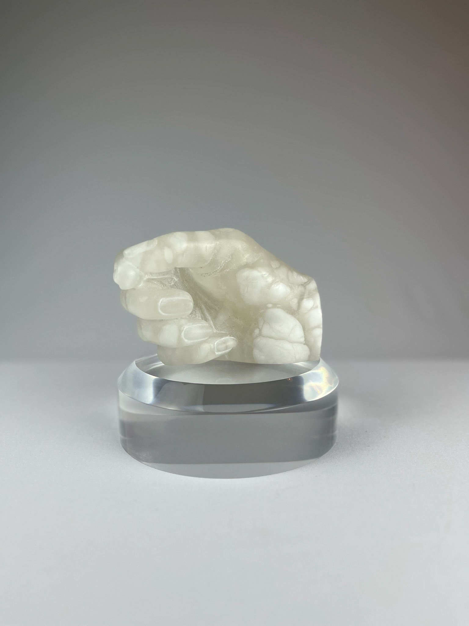 Bella Mano Destra No. 1, 2024, alabaster – 13 x 9 x 10 cm/ 5 x 3.5 x 4 in.