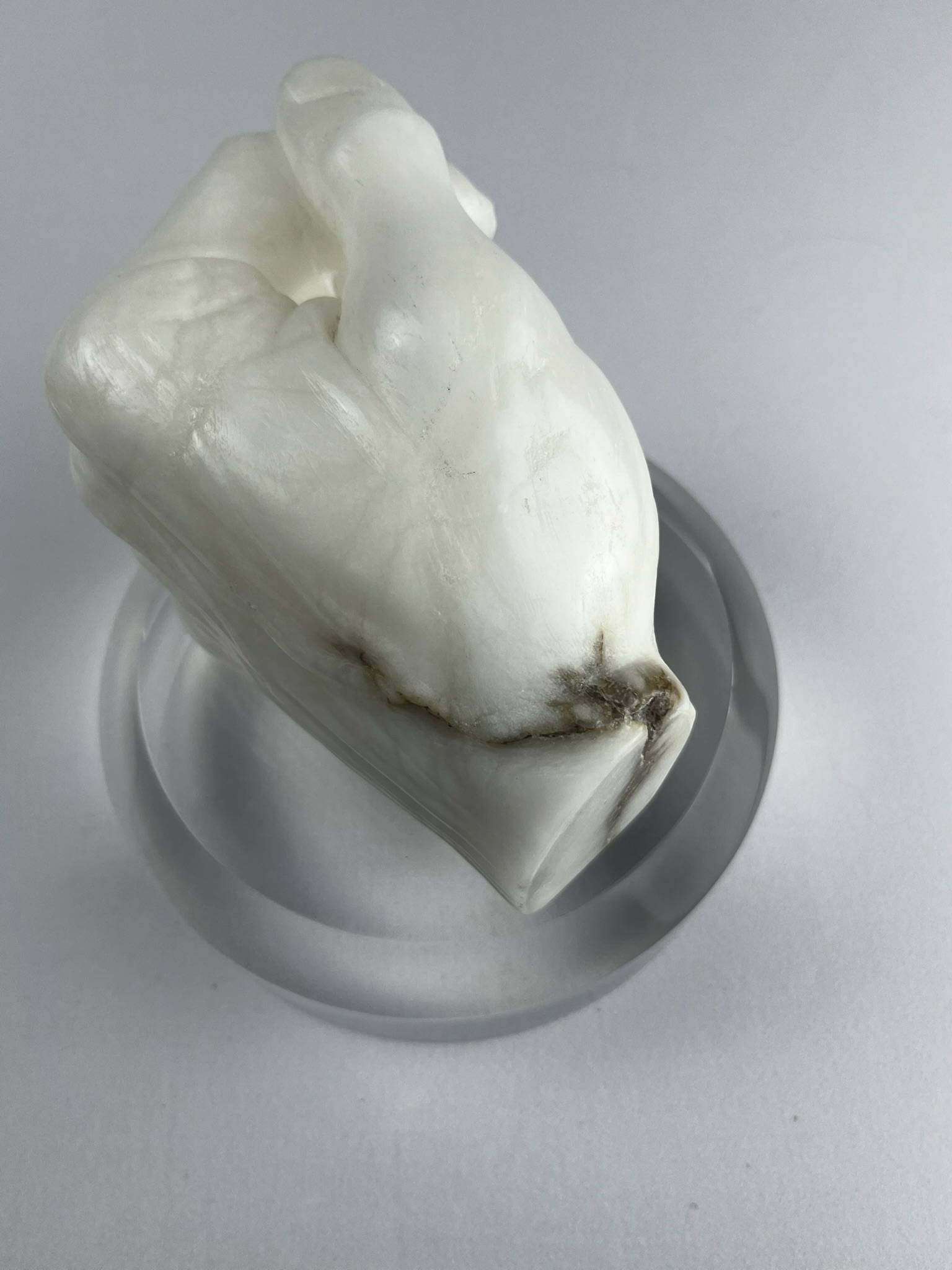 Presa Sciolta No. 1, 2022, alabaster – 13 x 9 x 10 cm/ 5 x 3.5 x 4 in.