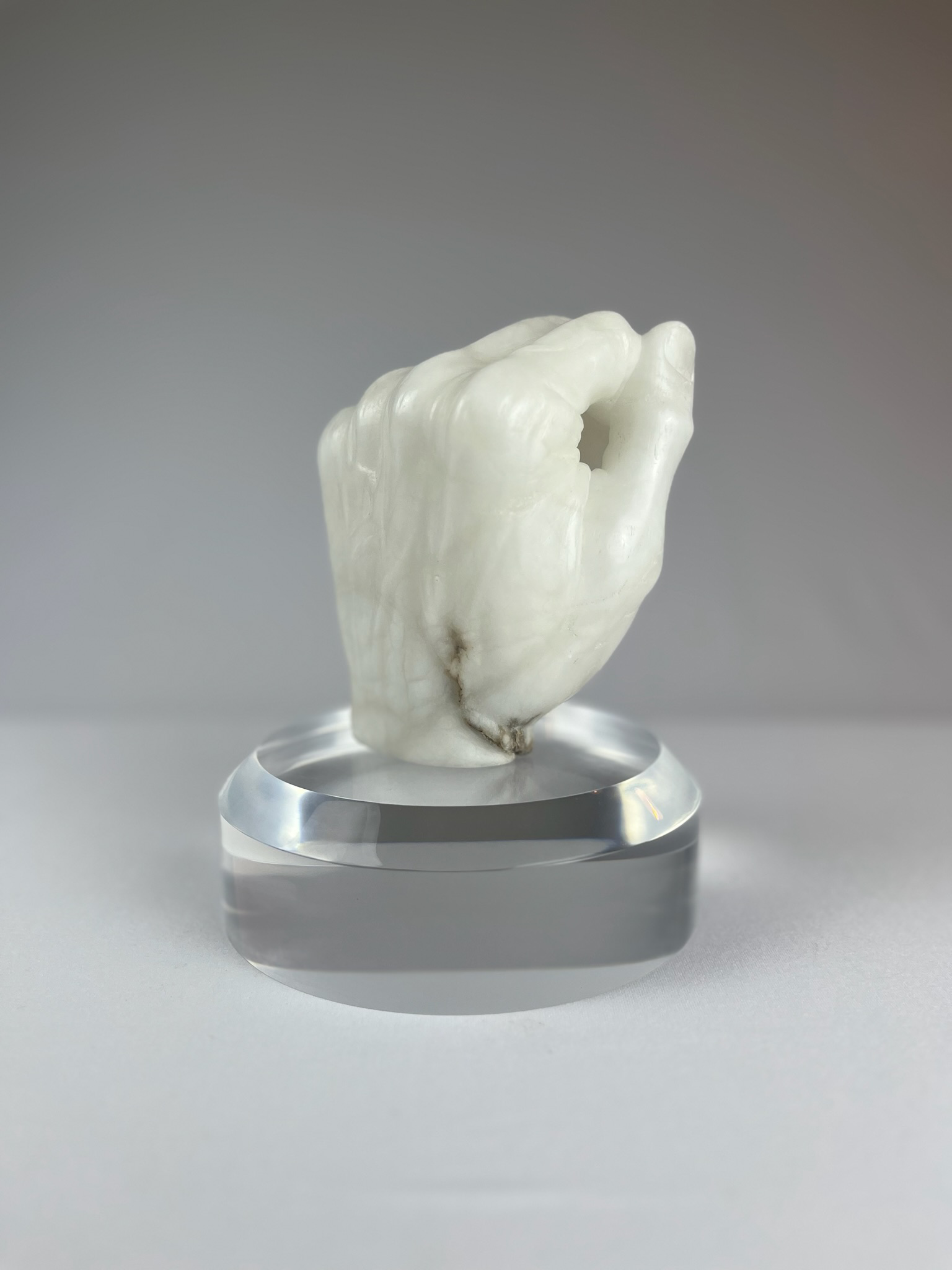 Presa Sciolta No. 1, 2022, alabaster – 13 x 9 x 10 cm/ 5 x 3.5 x 4 in.