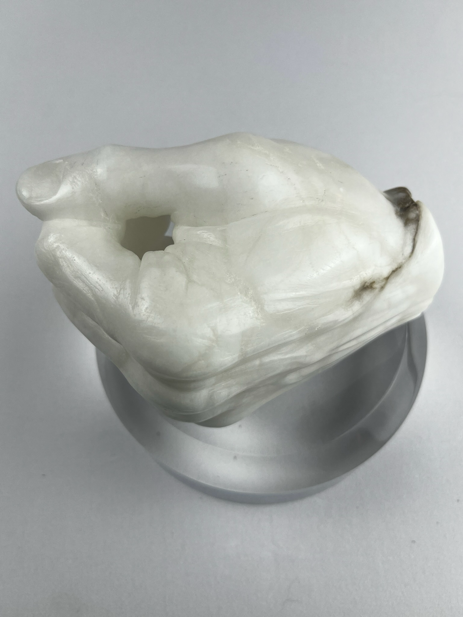 Presa Sciolta No. 1, 2022, alabaster – 13 x 9 x 10 cm/ 5 x 3.5 x 4 in.