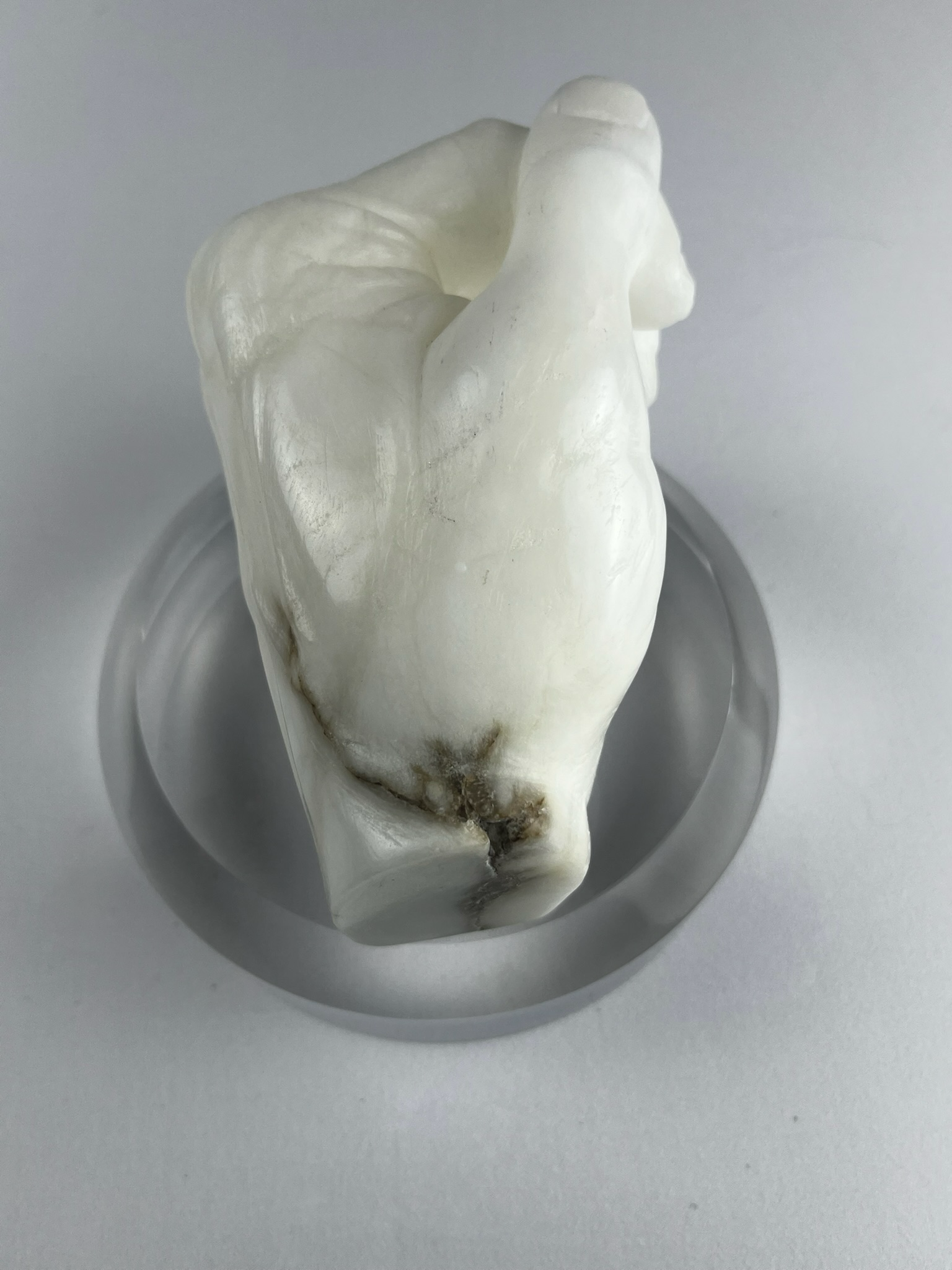 Presa Sciolta No. 1, 2022, alabaster – 13 x 9 x 10 cm/ 5 x 3.5 x 4 in.