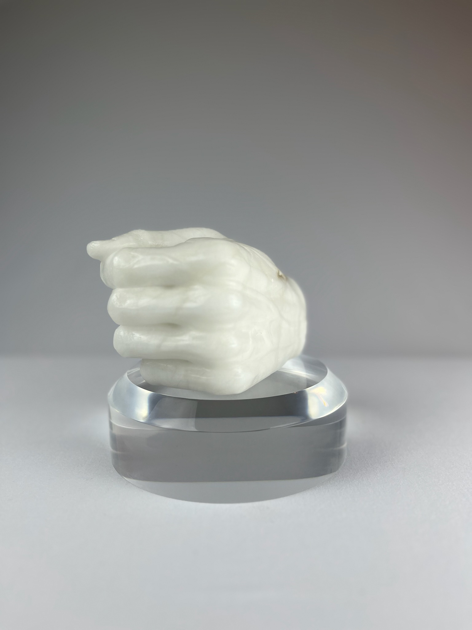 Presa Sciolta No. 1, 2022, alabaster – 13 x 9 x 10 cm/ 5 x 3.5 x 4 in.