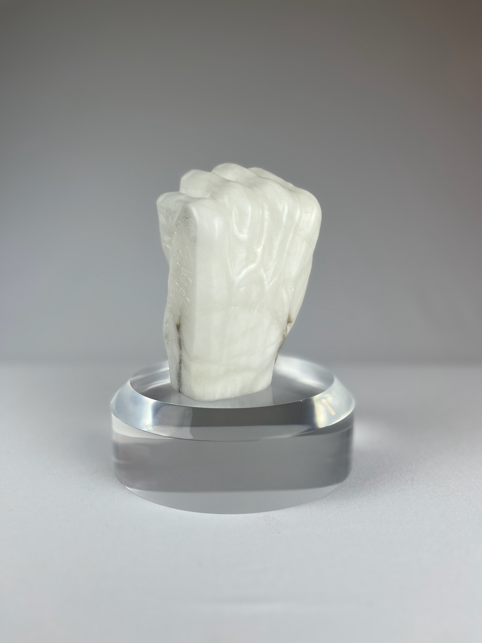 Presa Sciolta No. 1, 2022, alabaster – 13 x 9 x 10 cm/ 5 x 3.5 x 4 in.